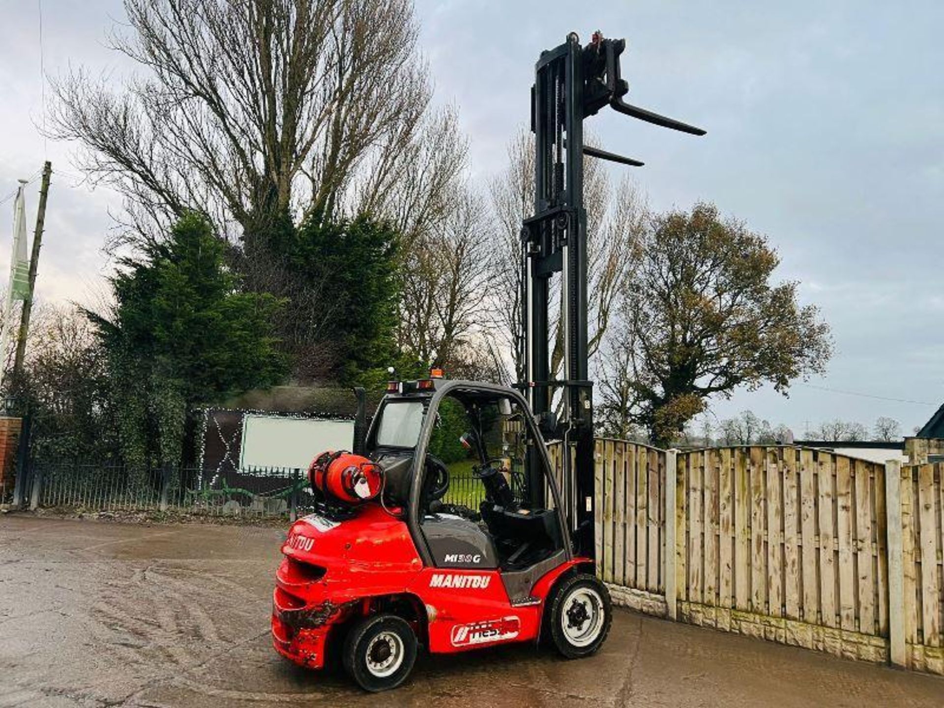 MANITOU MI30G CONTAINER SPEC FORKLIFT *YEAR 2013* C/W HYDRAULIC TURN TABLE. - Image 3 of 14