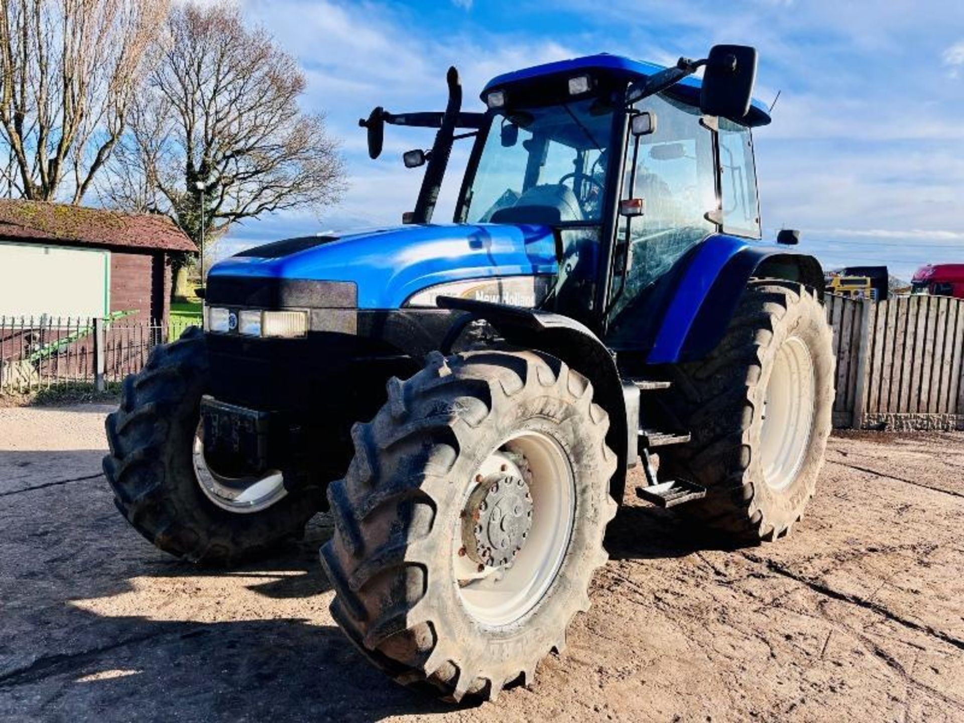 NEW HOLLAND TM155 4WD TRACTOR *5619 HOURS* C/W RANGE COMMAND GEAR BOX  - Image 18 of 19