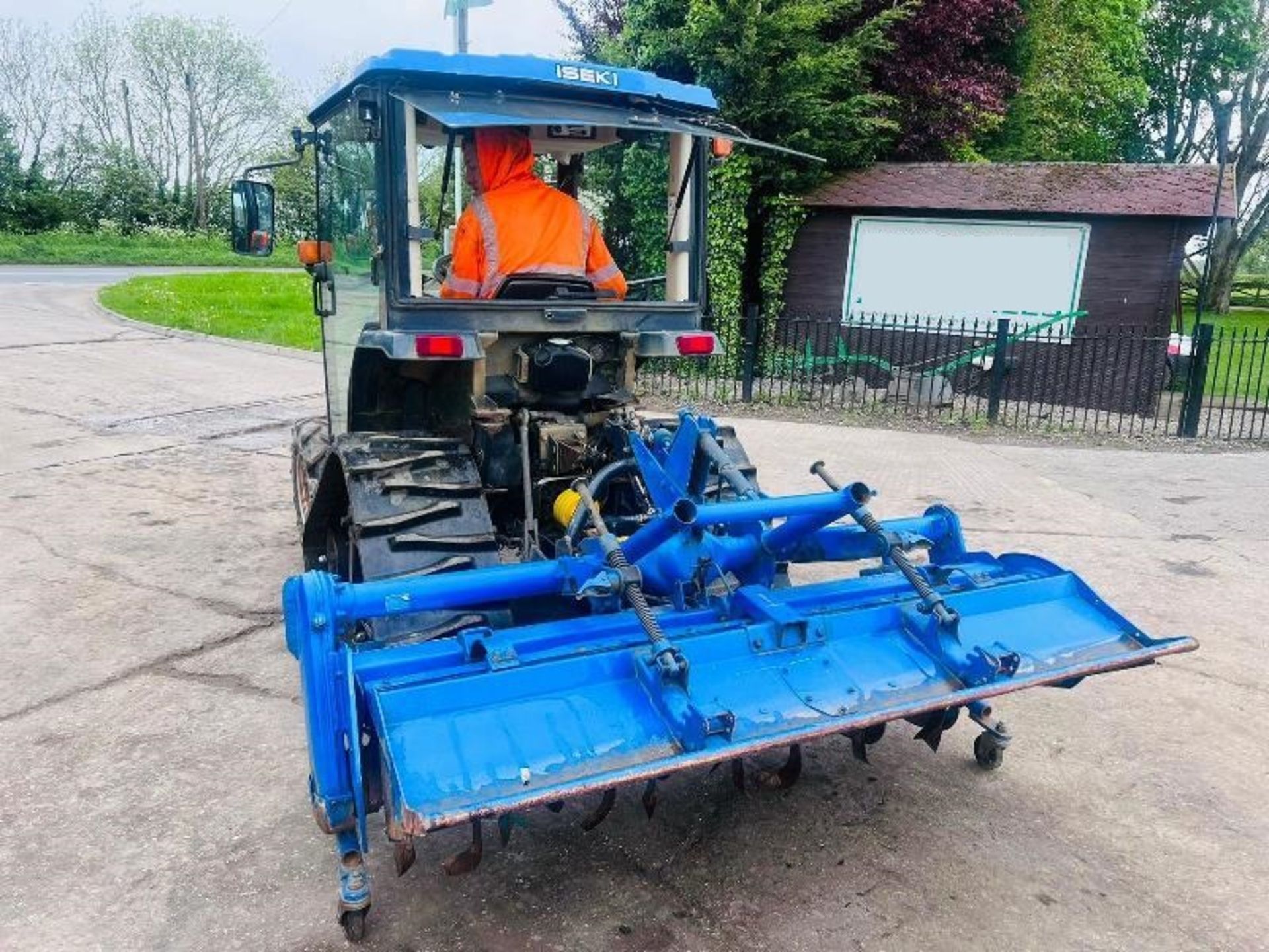 ISEKI TH253 HALF TRACK TRACTOR C/E REAR LINKAGE QUICK HITCH & ROTAVATOR - Image 6 of 17