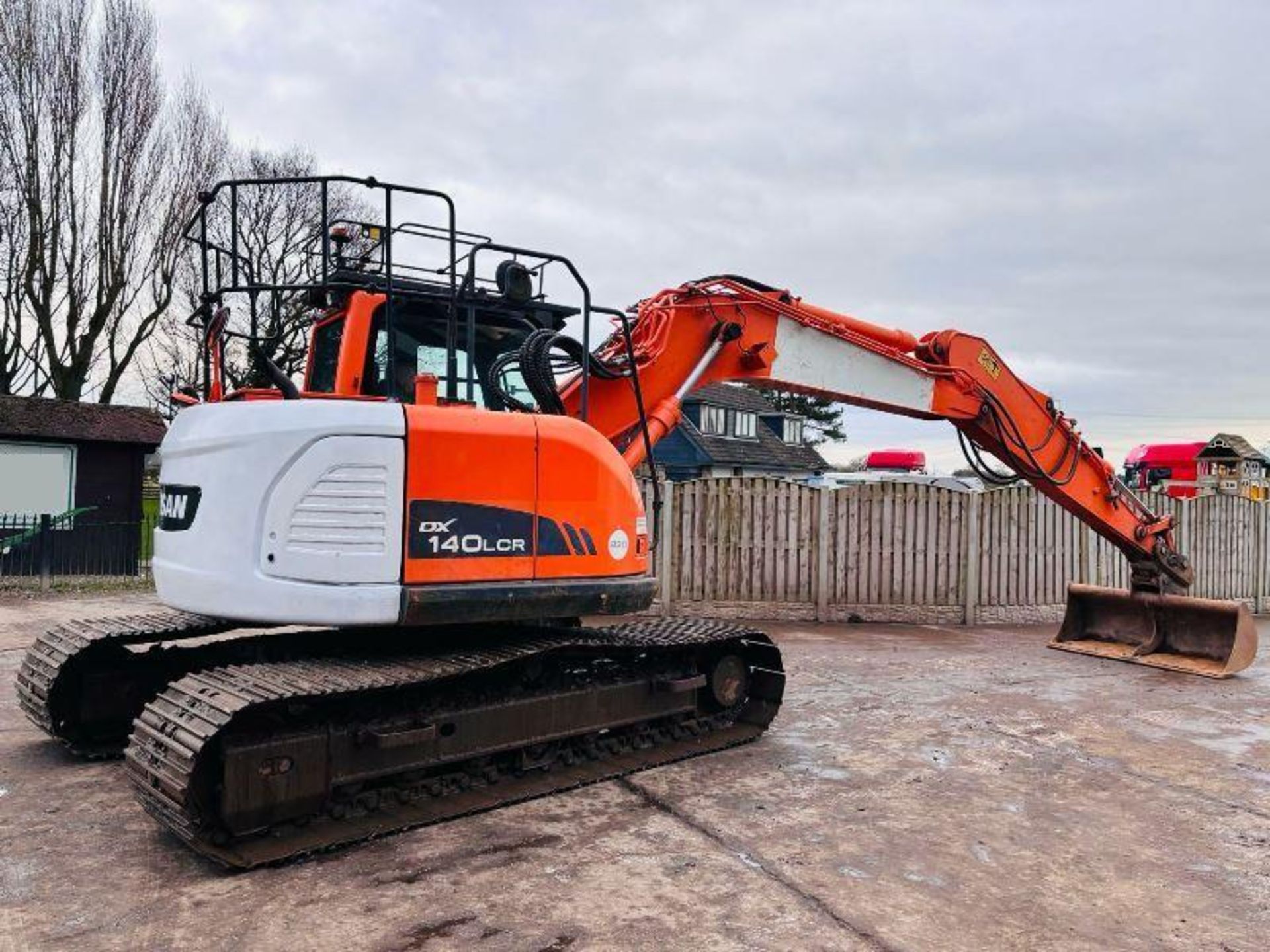 DOOSAN DX140LCR TRACKED EXCAVATOR *YEAR 2016* C/W QUICK HITCH & BUCKET  - Image 16 of 19