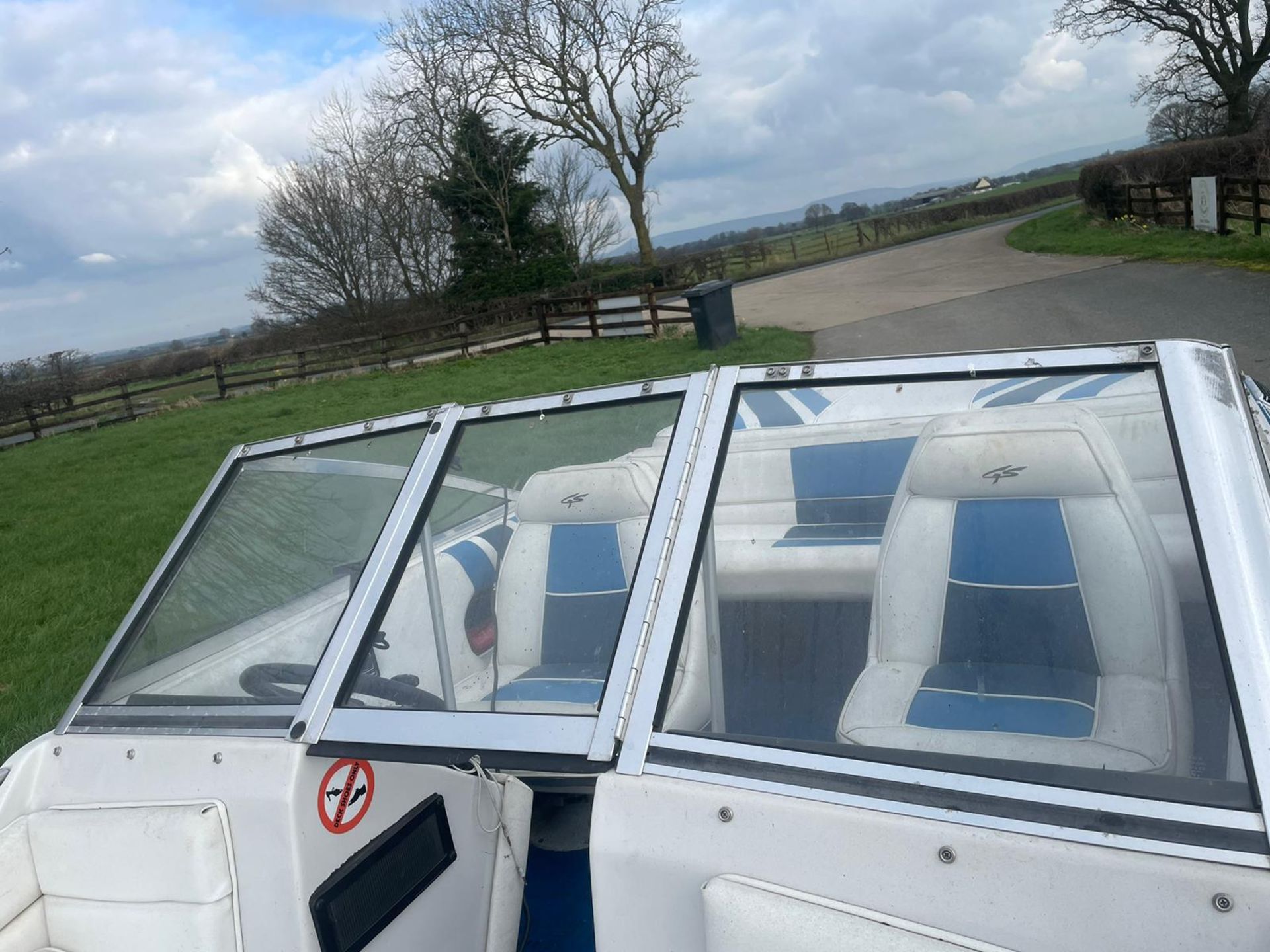 16FT GLASSTREAM 172 CUTLASS 8 SEATER BOWRIDER SPEEDBOAT W/ 3 LITRE MERCURY MERCRUISER INBOARD ENGINE - Bild 6 aus 10