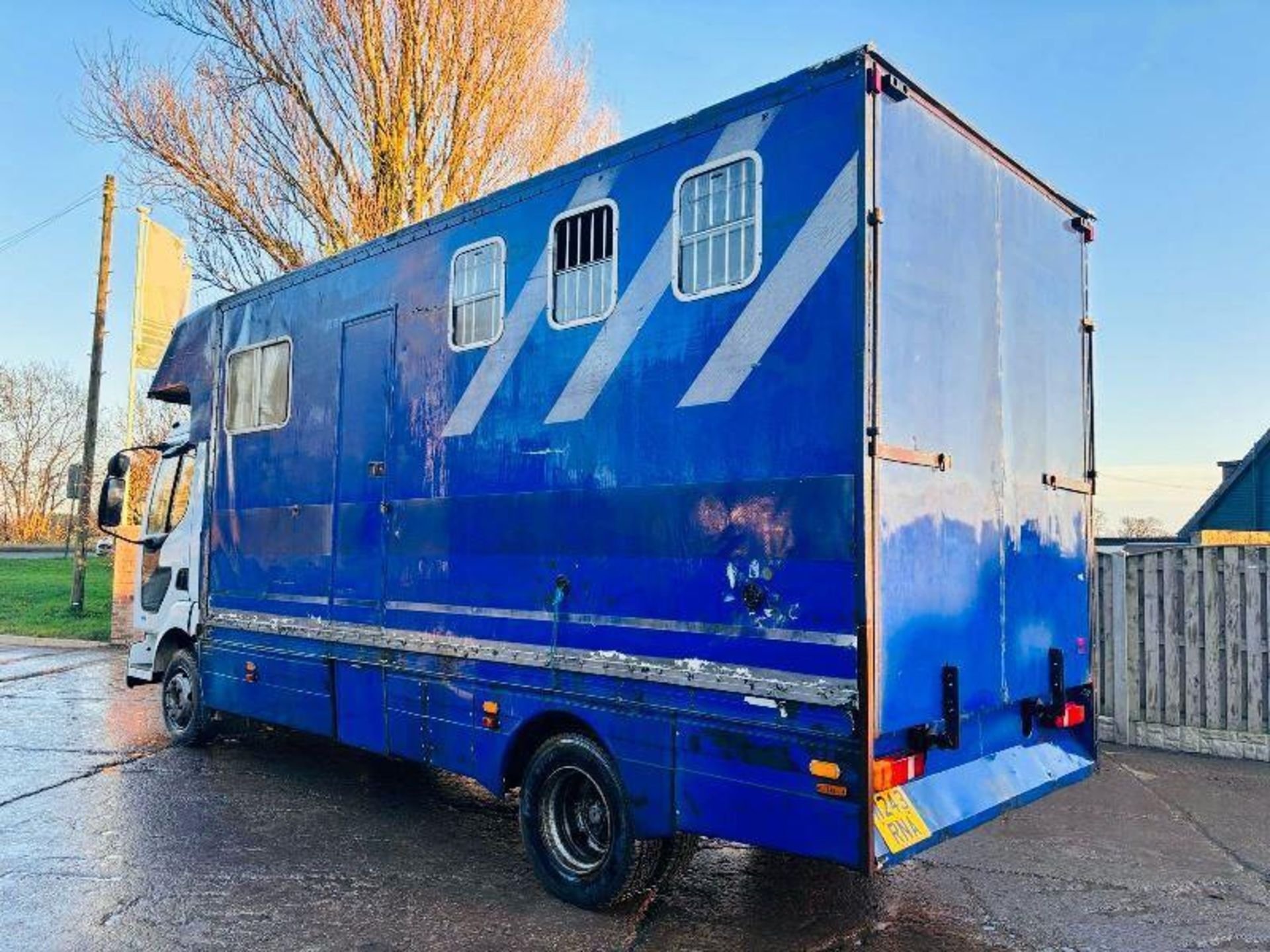 RENAULT 42AEA1 HORSE BOX LORRY C/W MANUAL GEAR BOX - Image 15 of 18