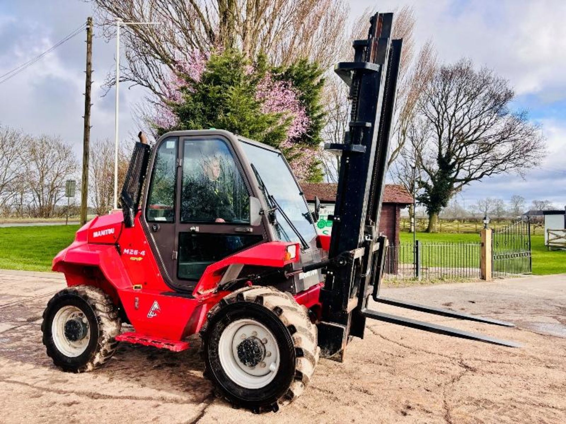 MANITOU M26-4 ROUGH TERRIAN 4WD FORKLIFT *YEAR 2017* C/W PALLET TINES - Image 11 of 16