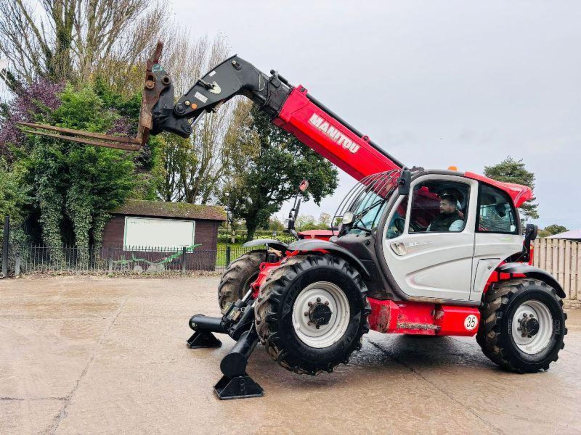 MANITOU MT1135 4WD TURBO TELEHANDLER *YEAR 2016* C/W PALLET TINES - Image 14 of 16