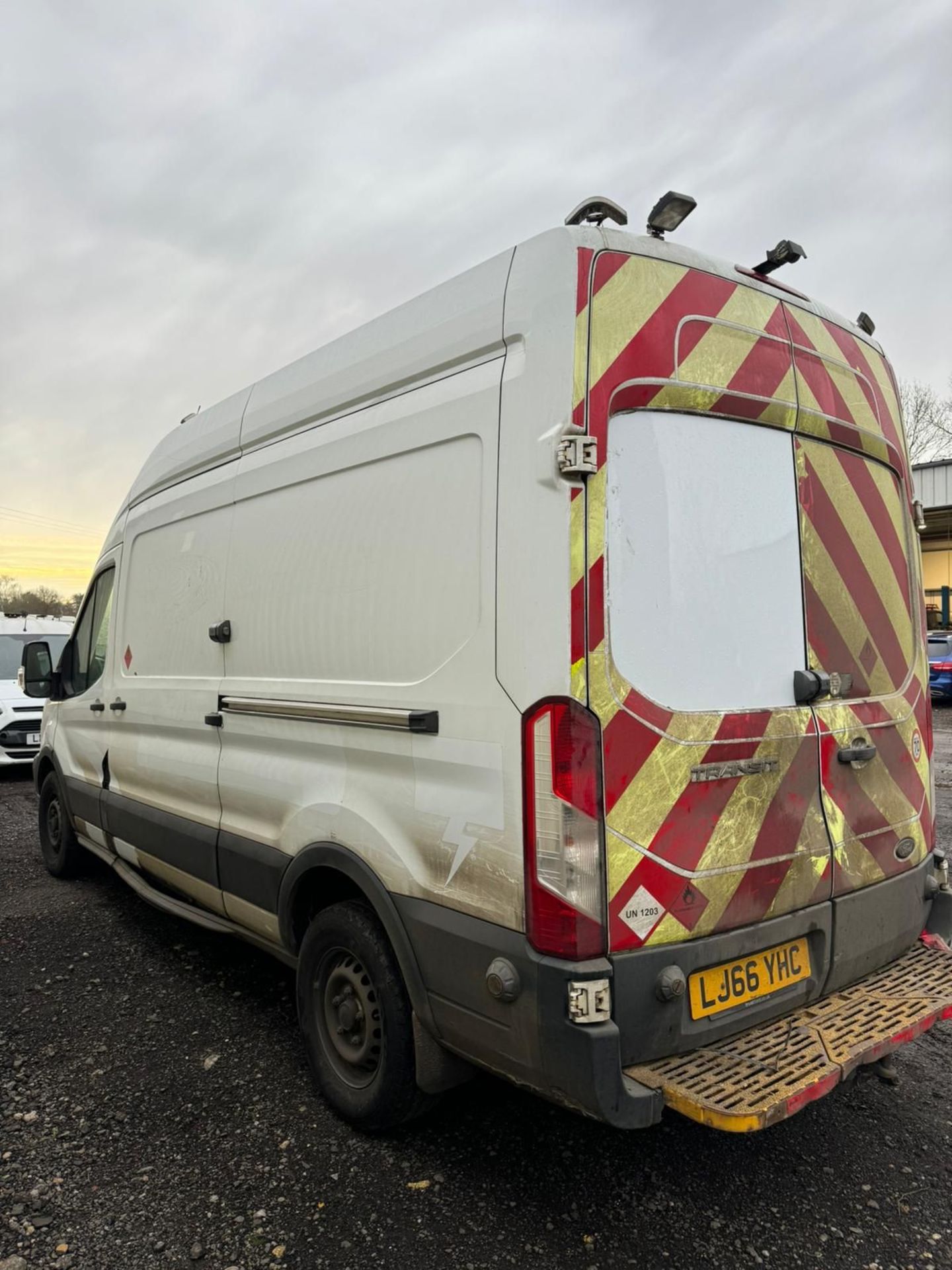 2016 66 FORD TRANSIT 350 L3 H3 PANEL VAN - 170K MILES - EURO 6 - AIR CON - Image 7 of 9