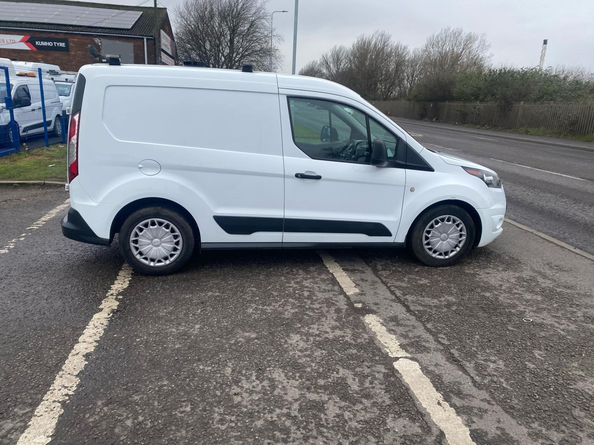 2017 17 FORD TRANSIT CONNECT TREND PANEL VAN - 3 SEATS - AIR CON - EURO 6 - REVERSE CAMERA - Image 4 of 13