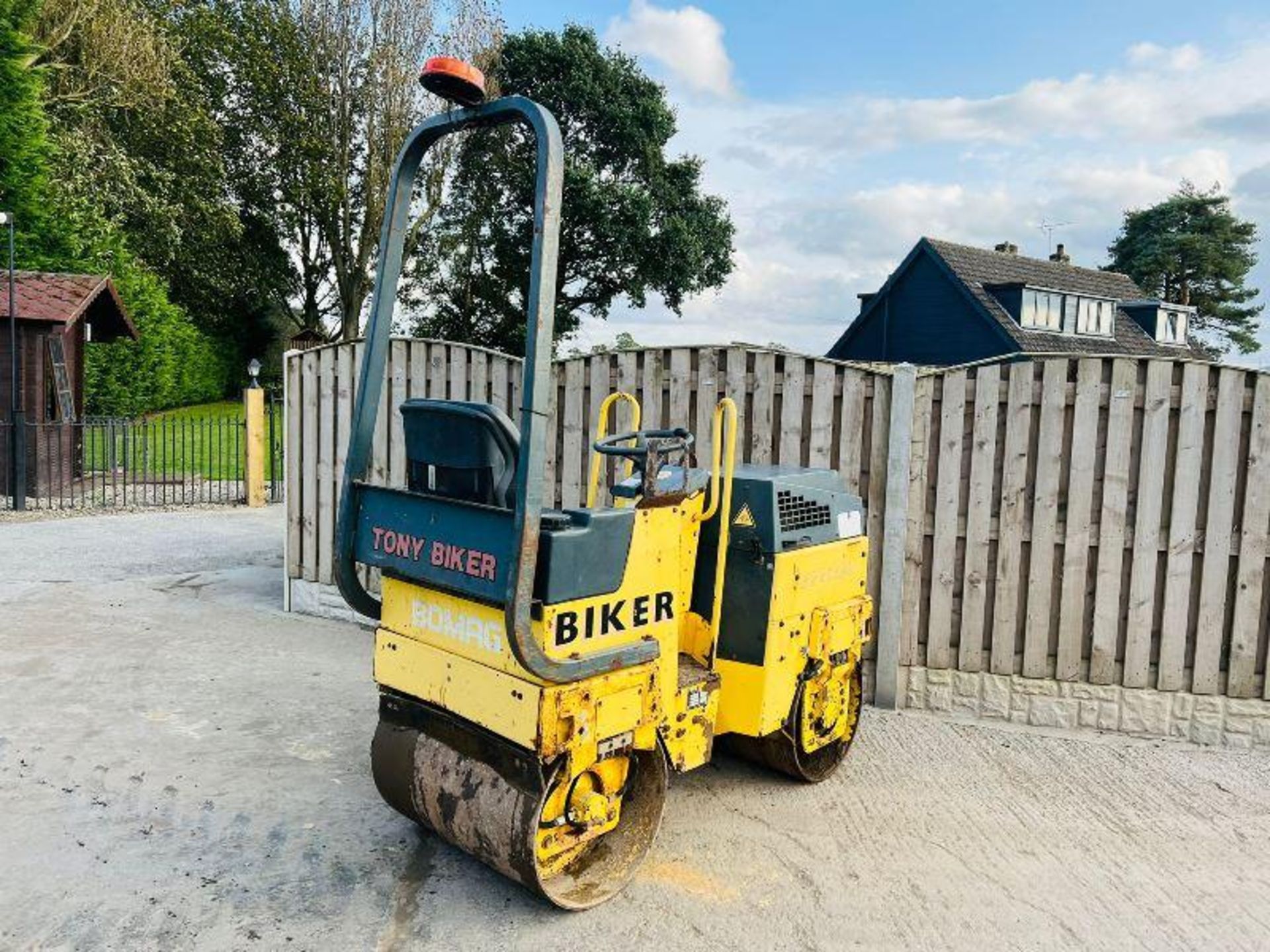 BOMAG BW80 ADH DOUBLE DRUM ROLLER C/W ROLE BAR - Image 8 of 12