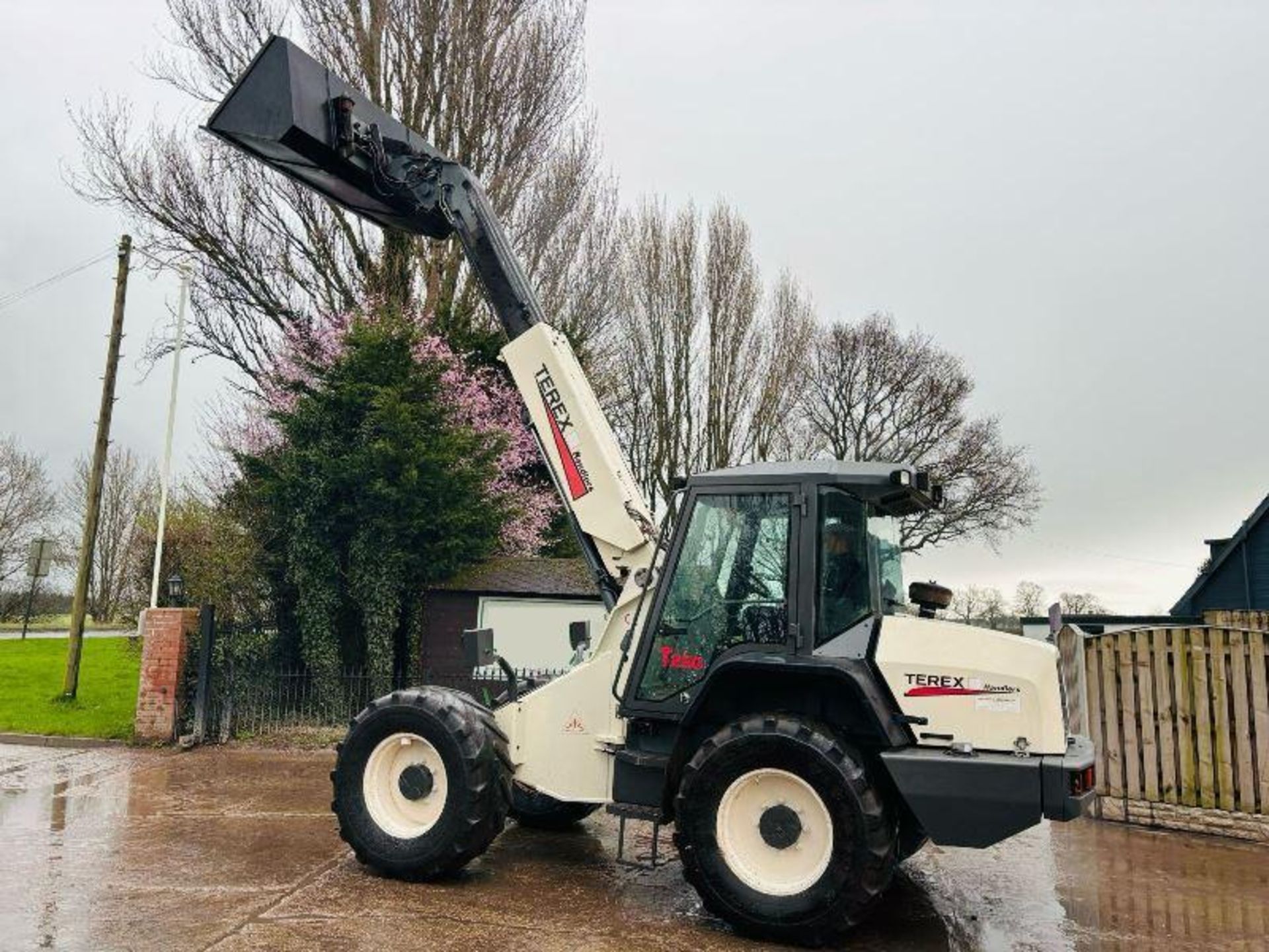 TEREX T250 4WD TELEHANDLER C/W BRAND NEW BUCKET  - Image 17 of 17