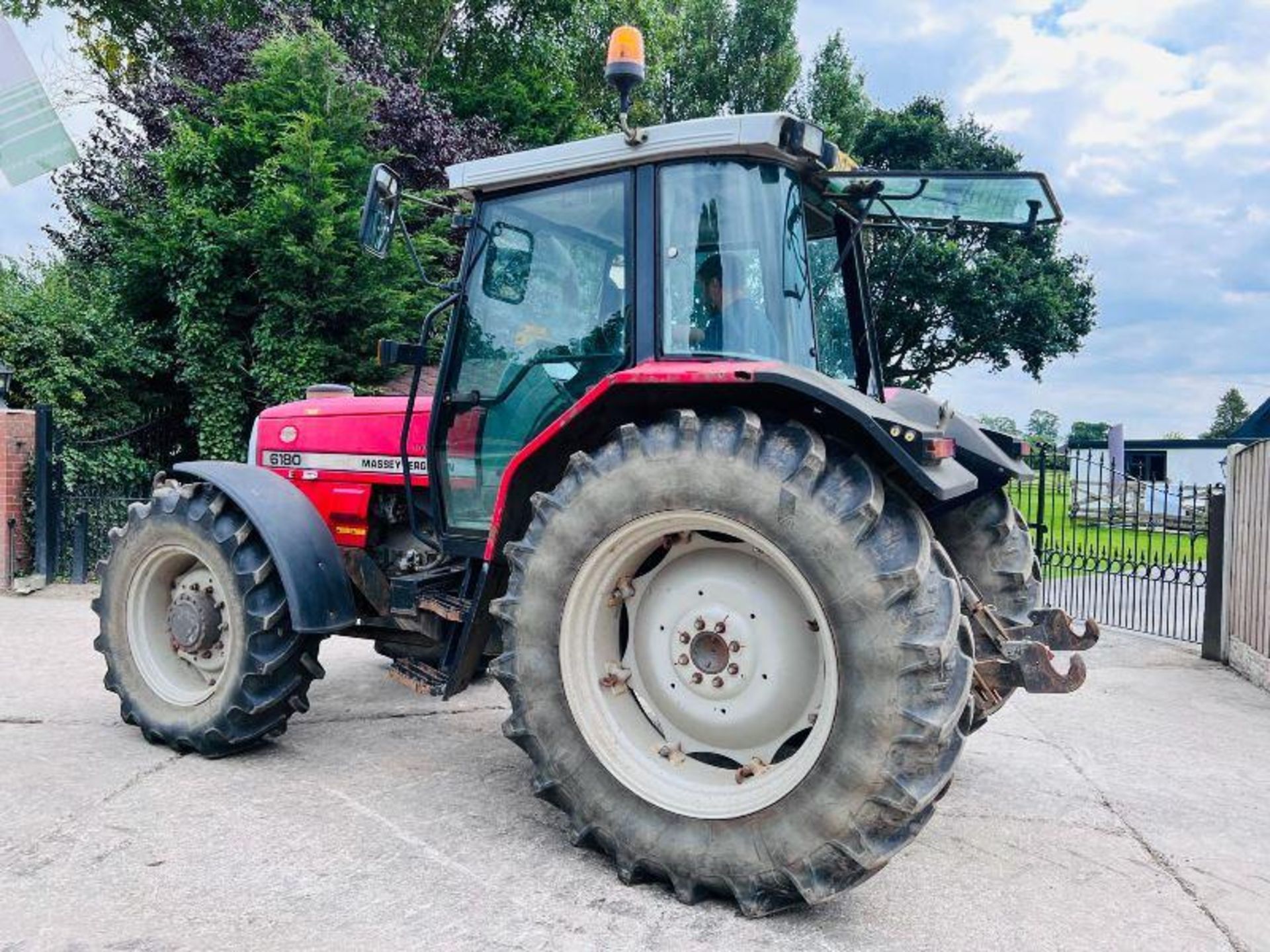 MASSEY FERGUSON 6180 4WD TRACTOR *5576 HOURS* C/W FRONT LINKAGE - Image 4 of 15