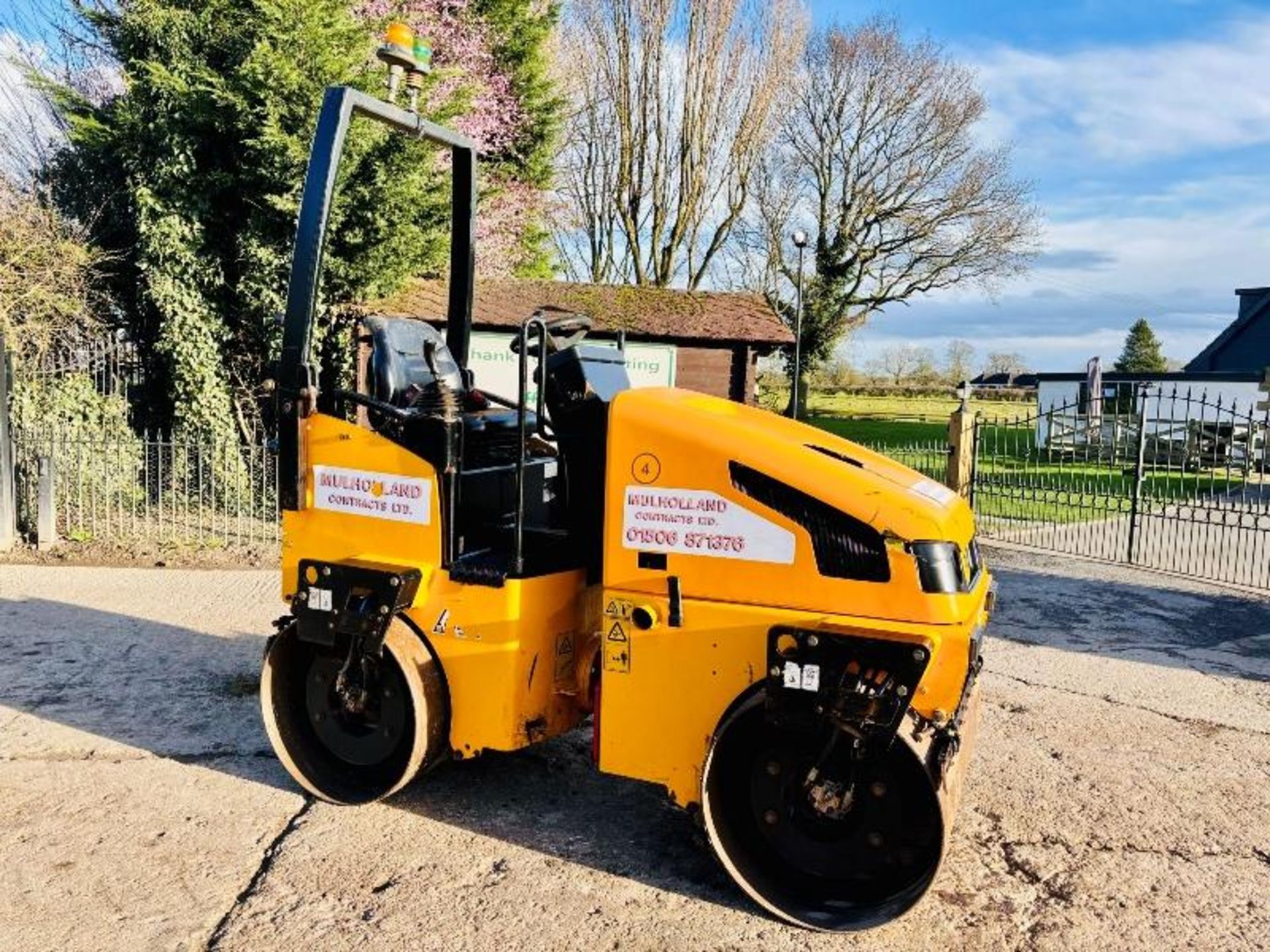 JCB VMT260 DOUBLE DRUM ROLLER *YEAR 2014* C/W ROLE BAR - Image 8 of 14