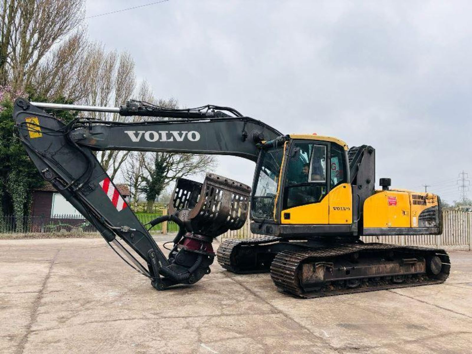 VOLVO EC210L HIGH RISE CABIN TRACKED EXCAVATOR C/W SELECTOR GRAB  - Image 16 of 18