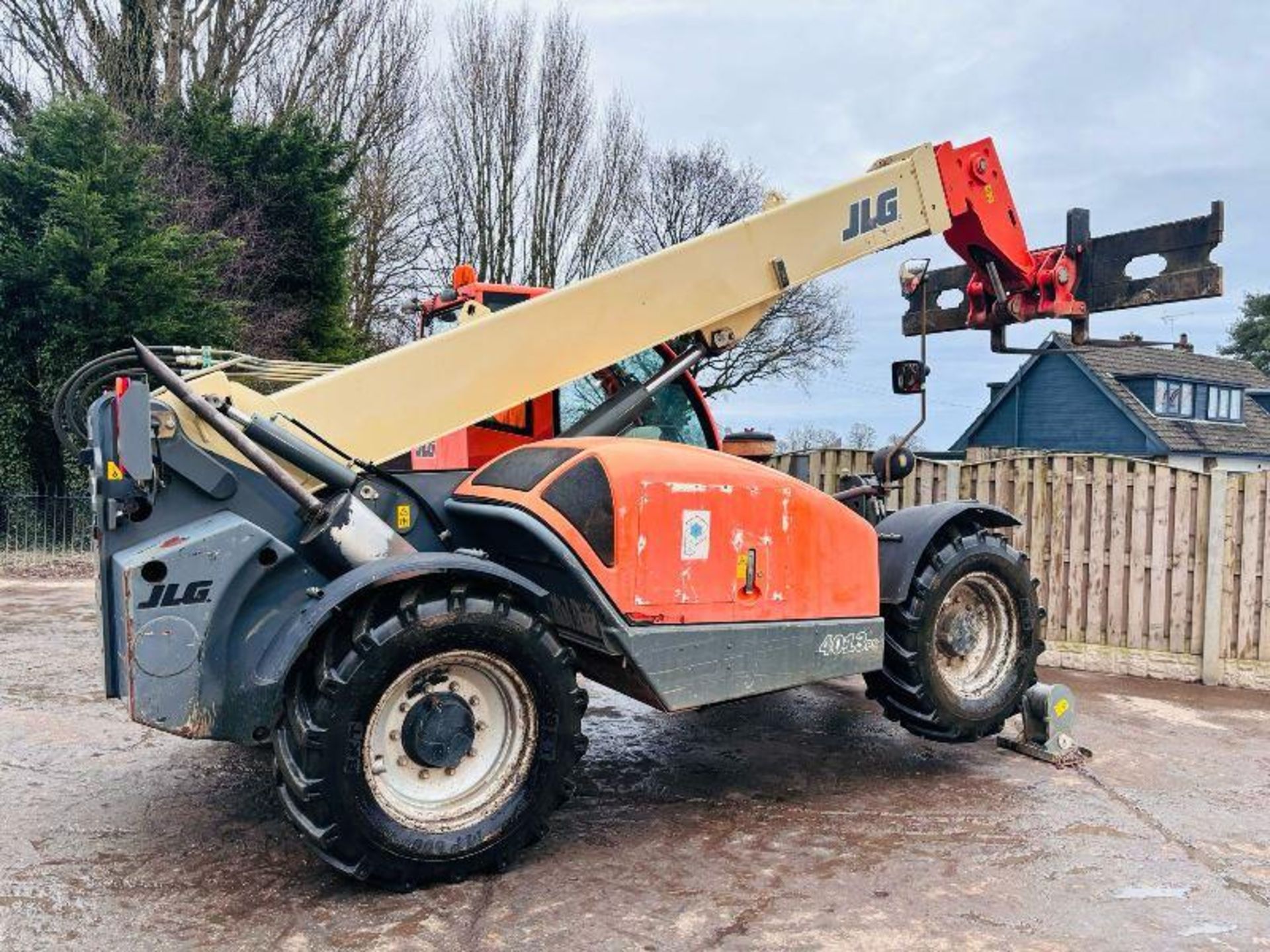 JLG 4013 4WD TELEHANDLER *13 METER REACH, 6283 HOURS* C/W PALLET TINES - Image 13 of 20