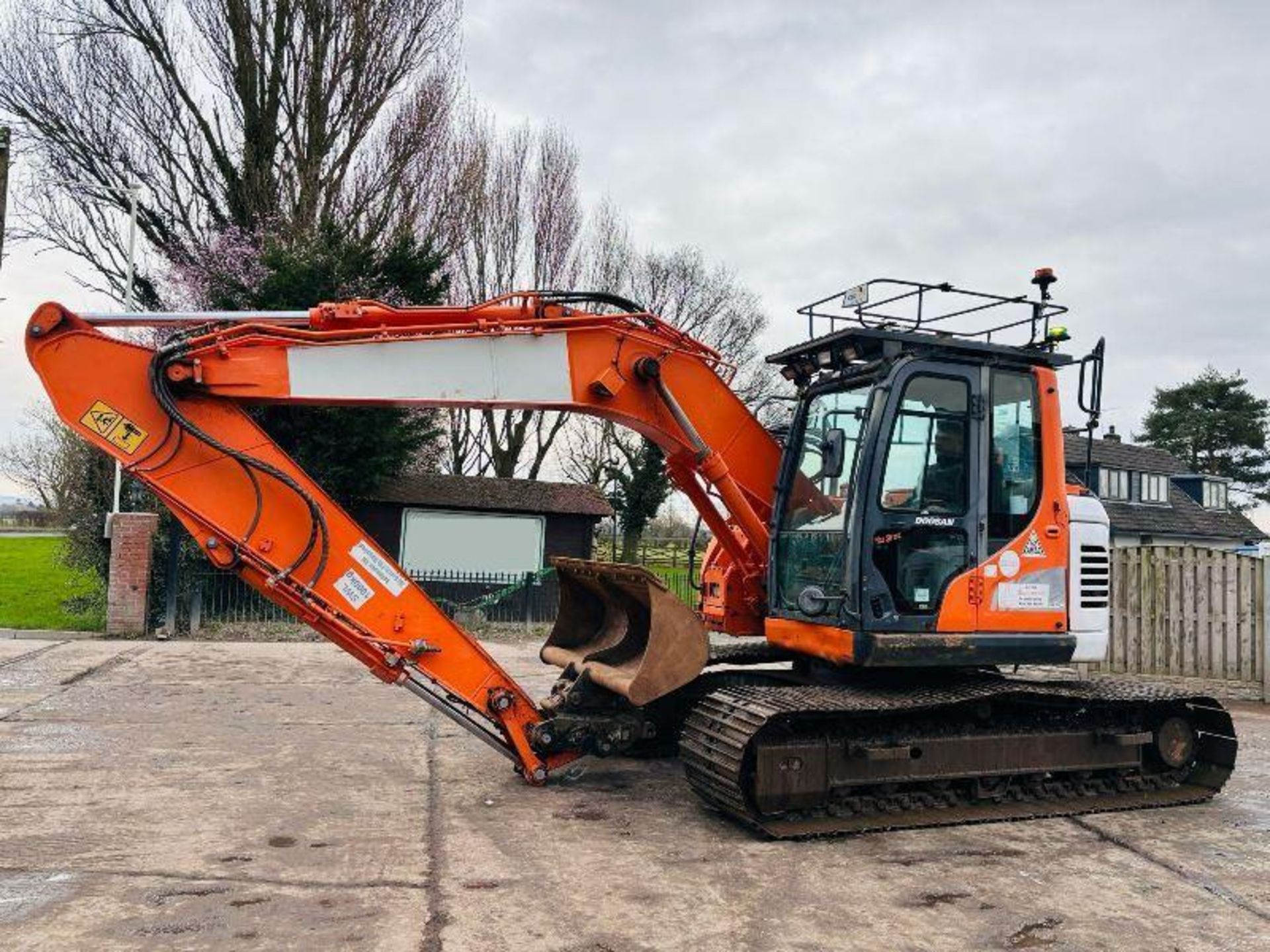 DOOSAN DX140LCR TRACKED EXCAVATOR *YEAR 2016* C/W QUICK HITCH & BUCKET - Image 18 of 19