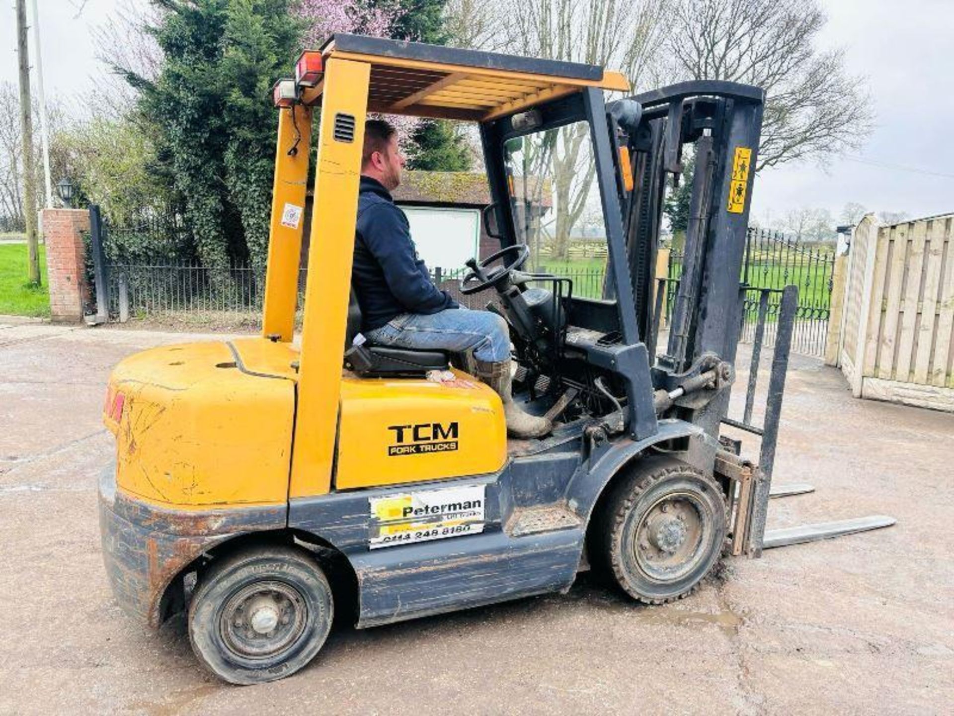 TCM FD25 Z5T DIESEL CONTAINER SPEC FORKLIFT C/W SIDE SHIFT  - Image 17 of 17