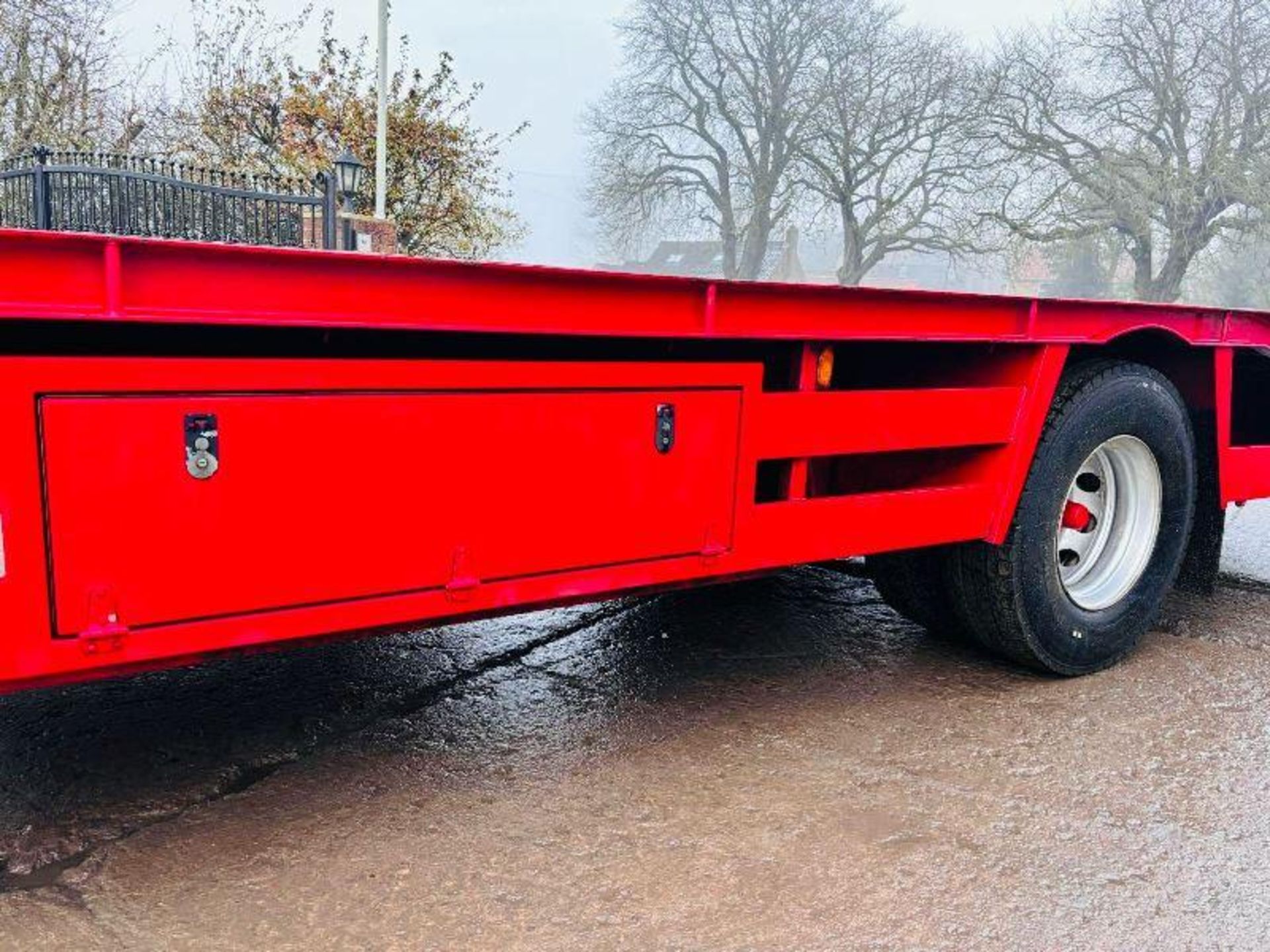 SCANIA P230 4X2 BEAVER TAIL LORRY C/W MANUAL GEAR BOX & WINCH - Image 9 of 18