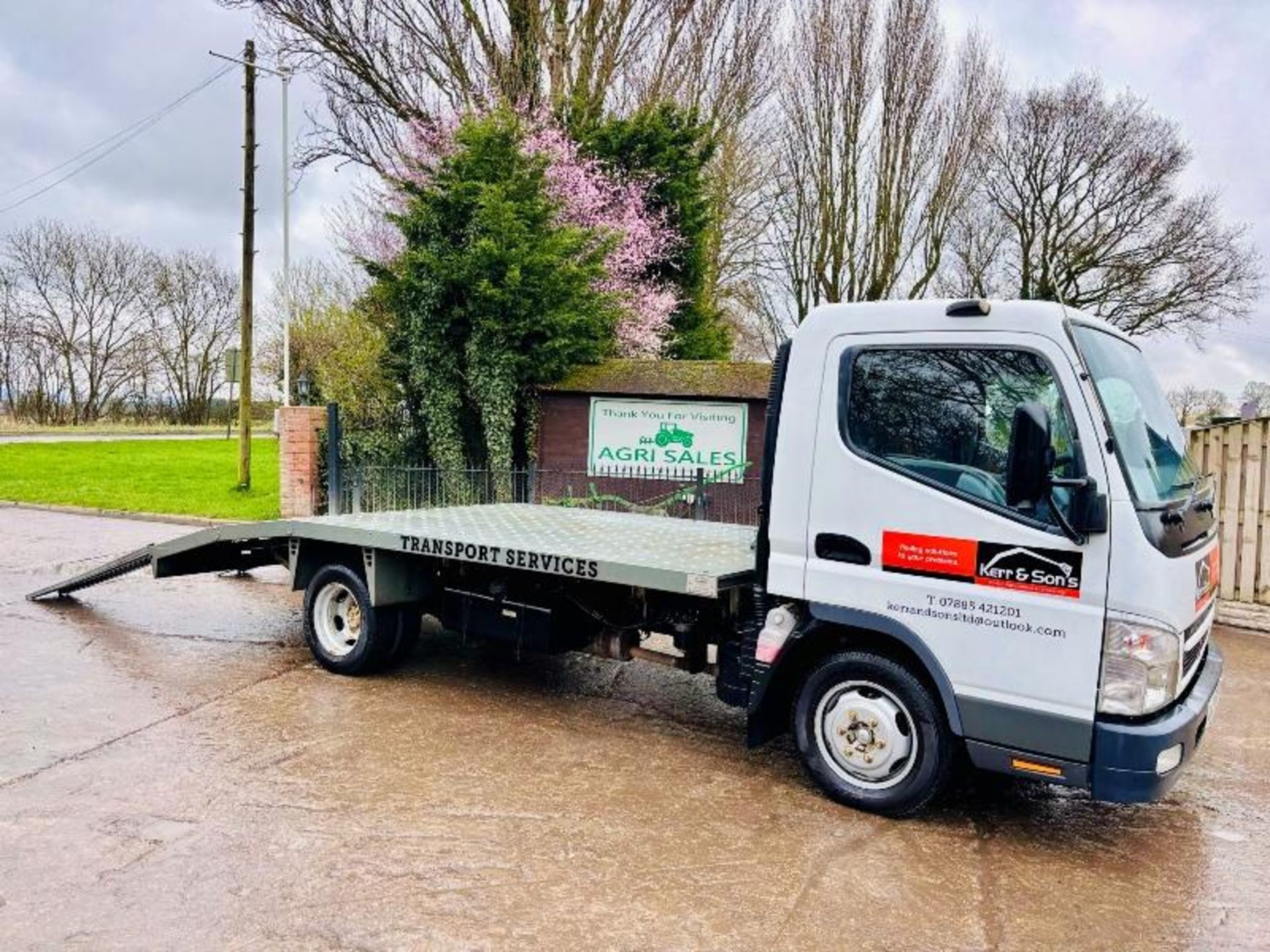 MITSUBISHI FUSO 4X2 BEAVER TAIL LORRY *MOT'D TILL FEBUARY 2025* - Image 15 of 20