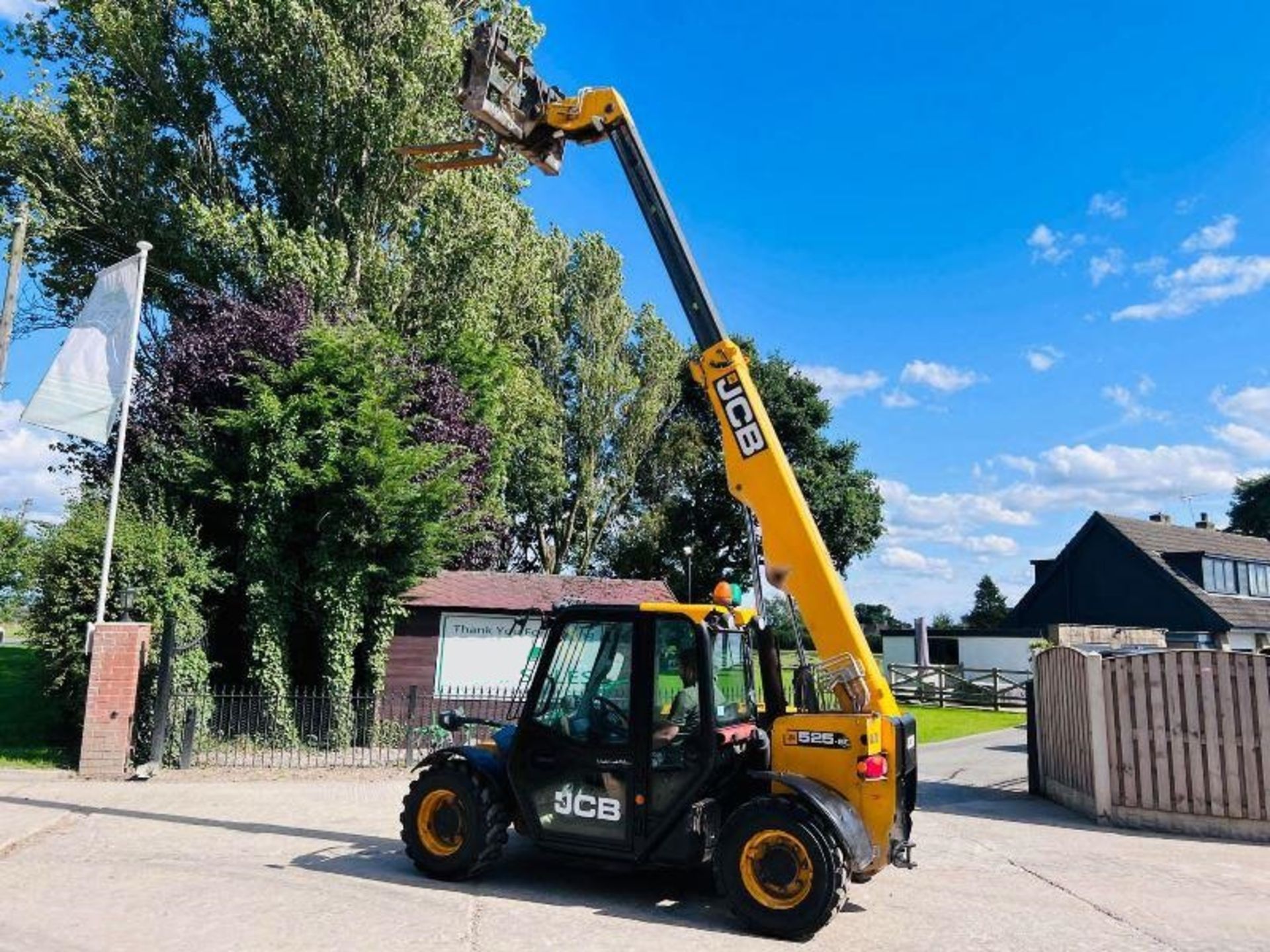 JCB 525-60 HI VIZ 4WD TELEHANDLER *YEAR 2015* - Image 2 of 12