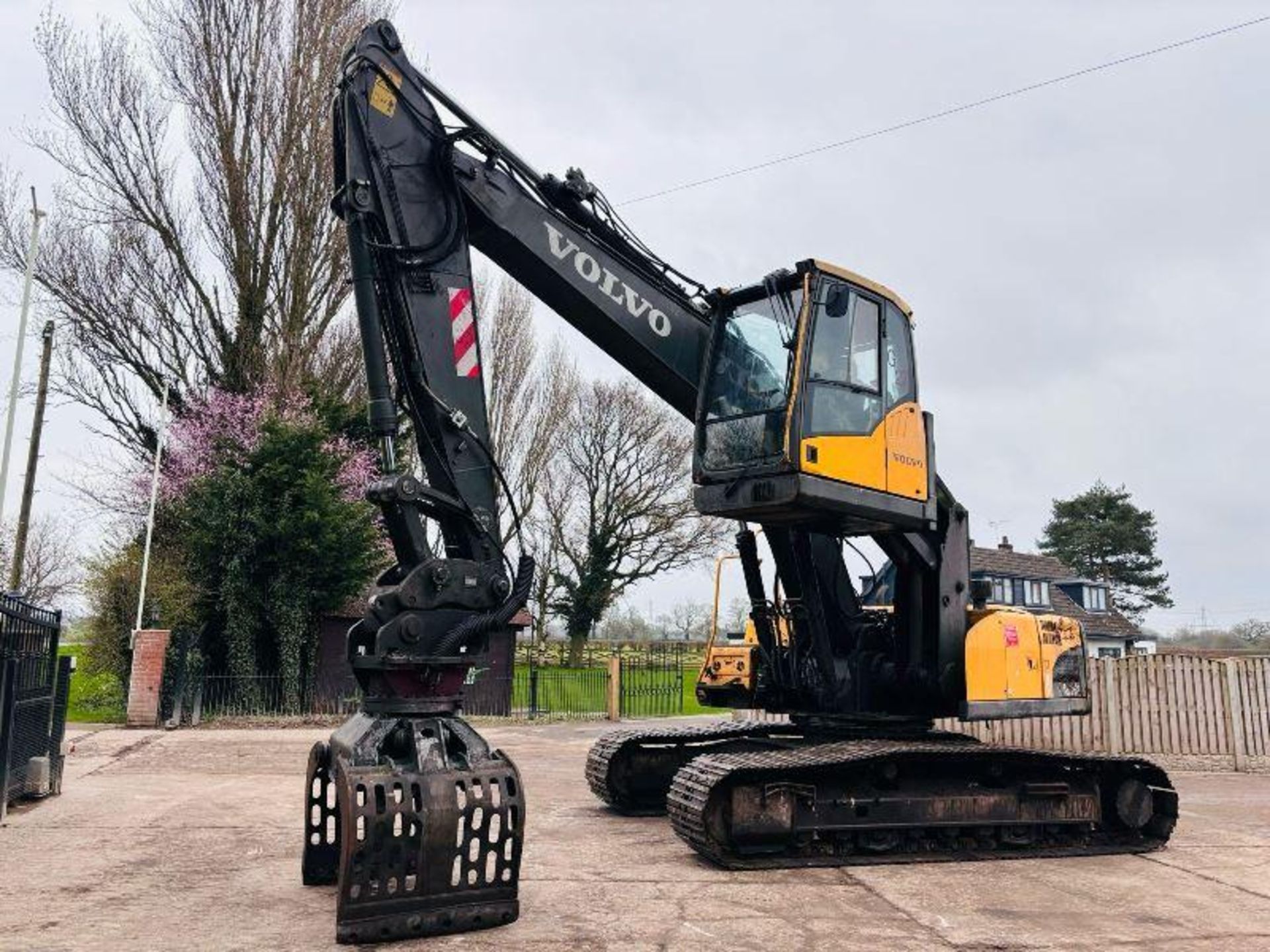 VOLVO EC210L HIGH RISE CABIN TRACKED EXCAVATOR C/W SELECTOR GRAB  - Image 13 of 18