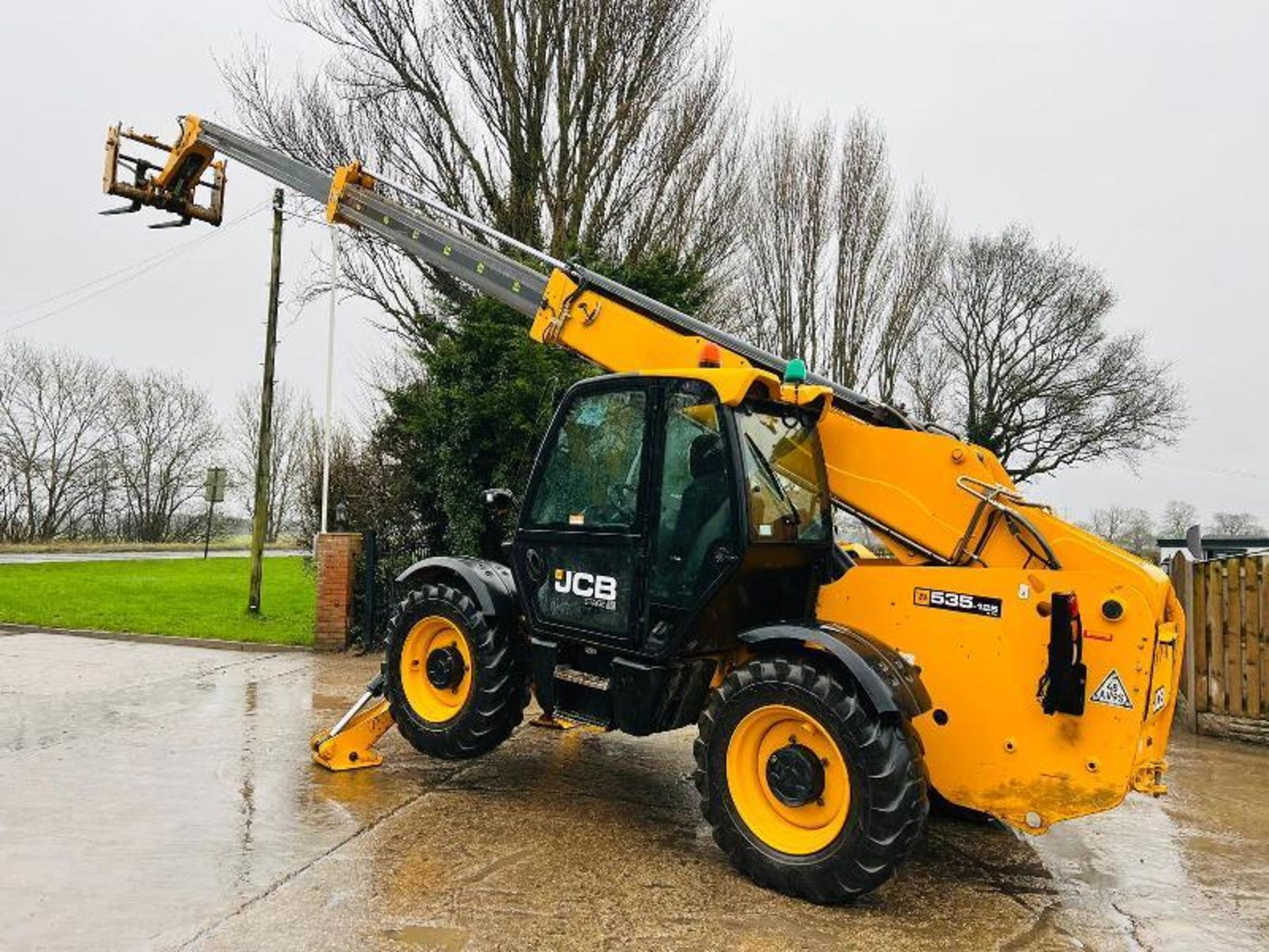 JCB 535-125HI VIZ 4WD TELEHANDLER *YEAR 2019,12.5 METER REACH* C/W PALLET TINES - Image 6 of 16