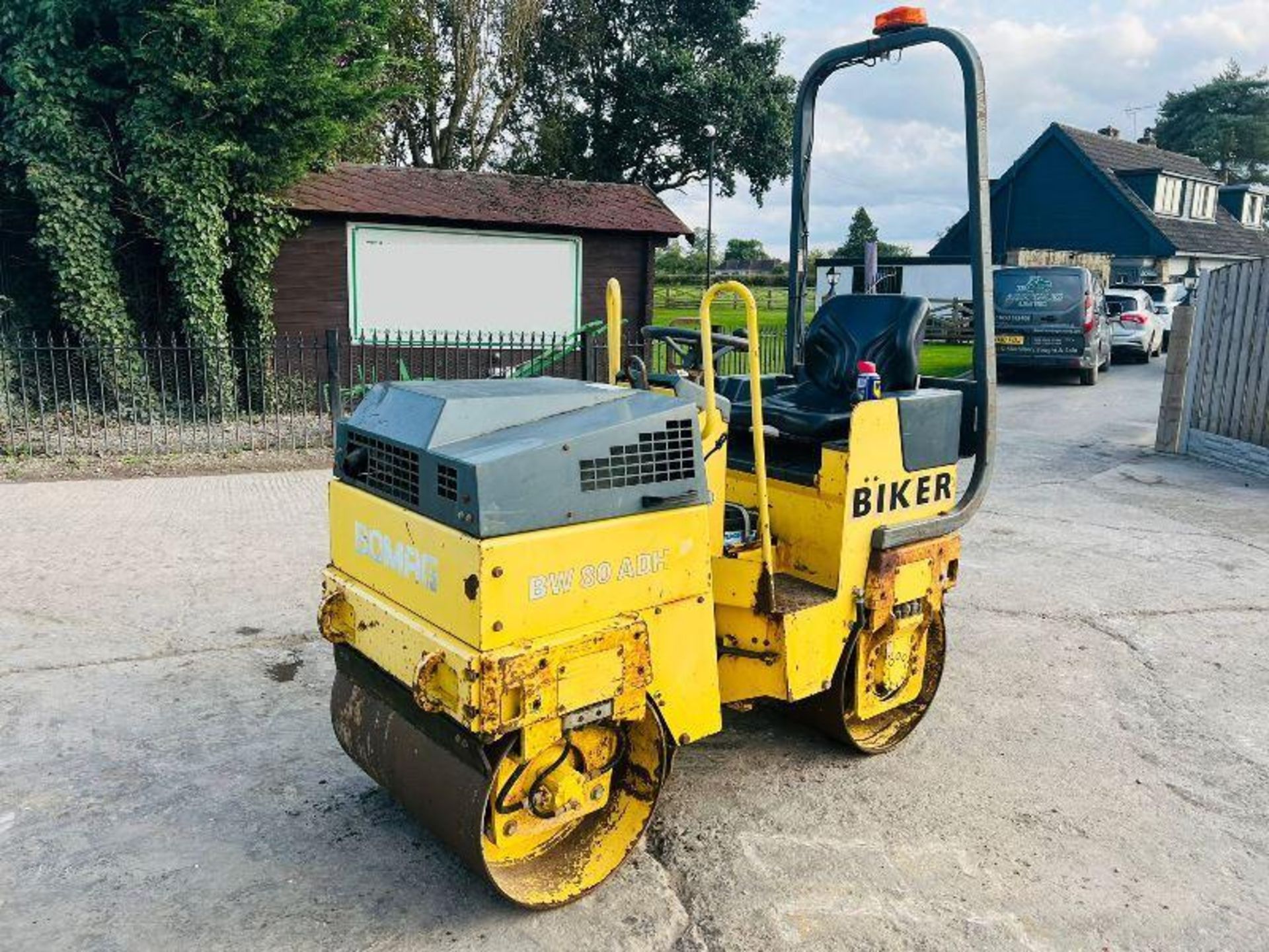 BOMAG BW80 ADH DOUBLE DRUM ROLLER C/W ROLE BAR - Image 5 of 12