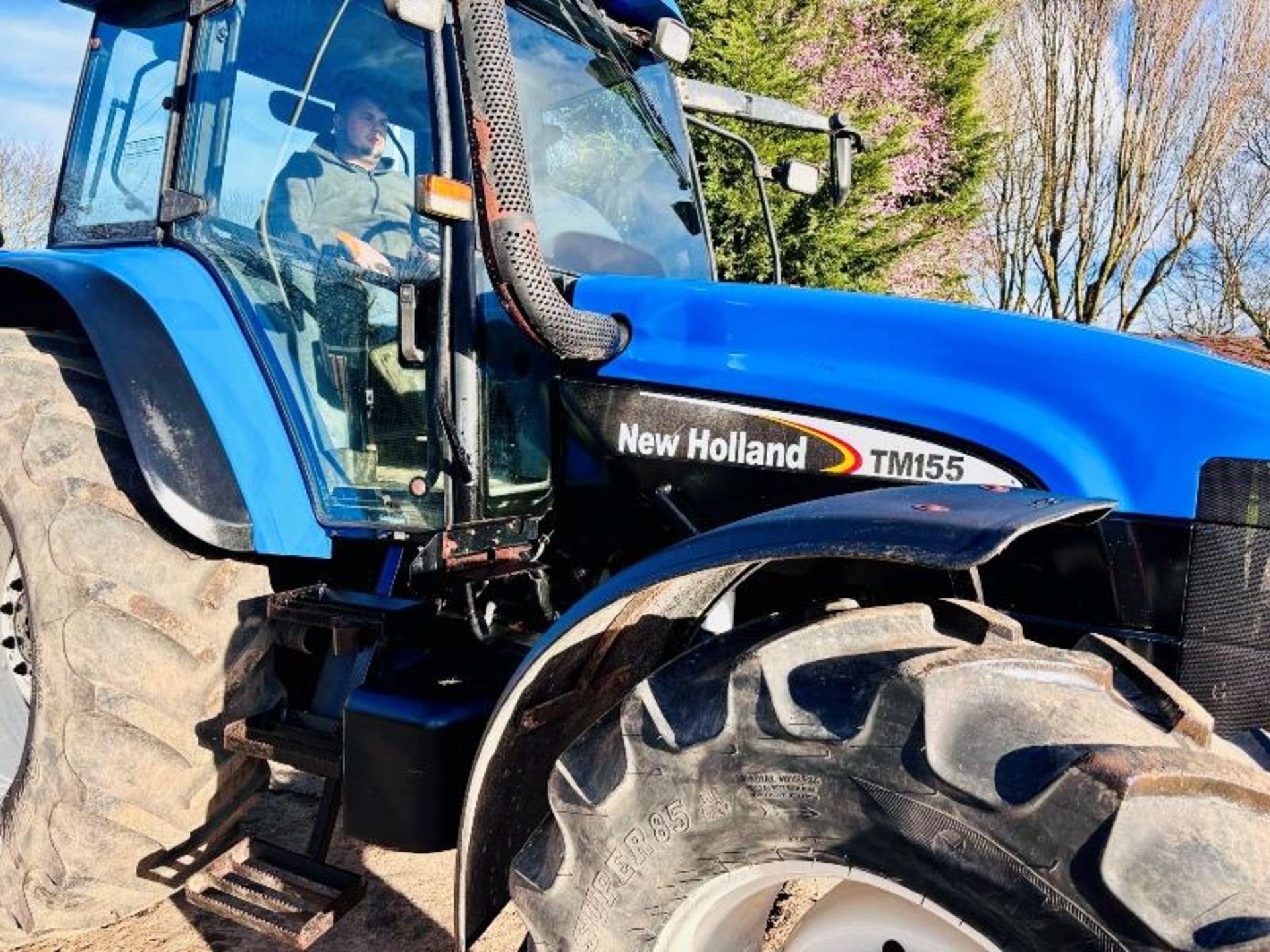 NEW HOLLAND TM155 4WD TRACTOR *5619 HOURS* C/W RANGE COMMAND GEAR BOX - Image 5 of 19