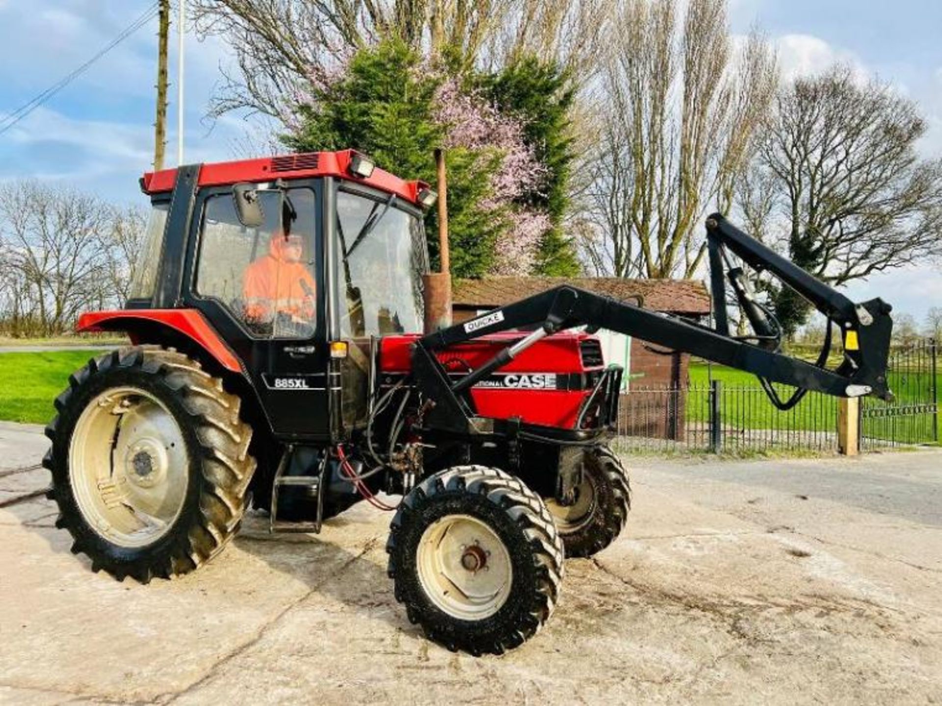 CASE 885XL TRACTOR C/W FRONT LOADER  - Image 15 of 19