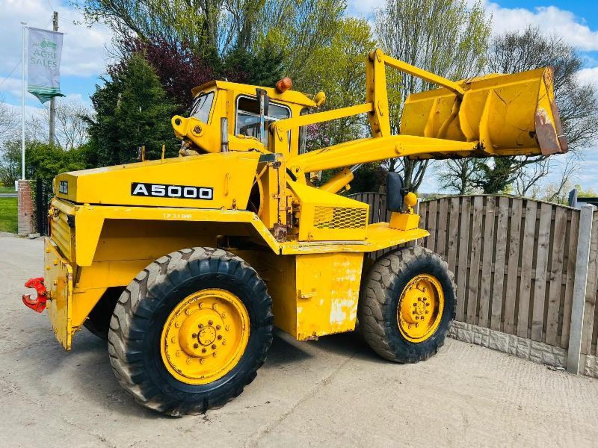 MUIR HILL A5000 4WD LOADING SHOVEL C/W PERKINS ENGINE & 4 WHEEL STEER - Image 8 of 15