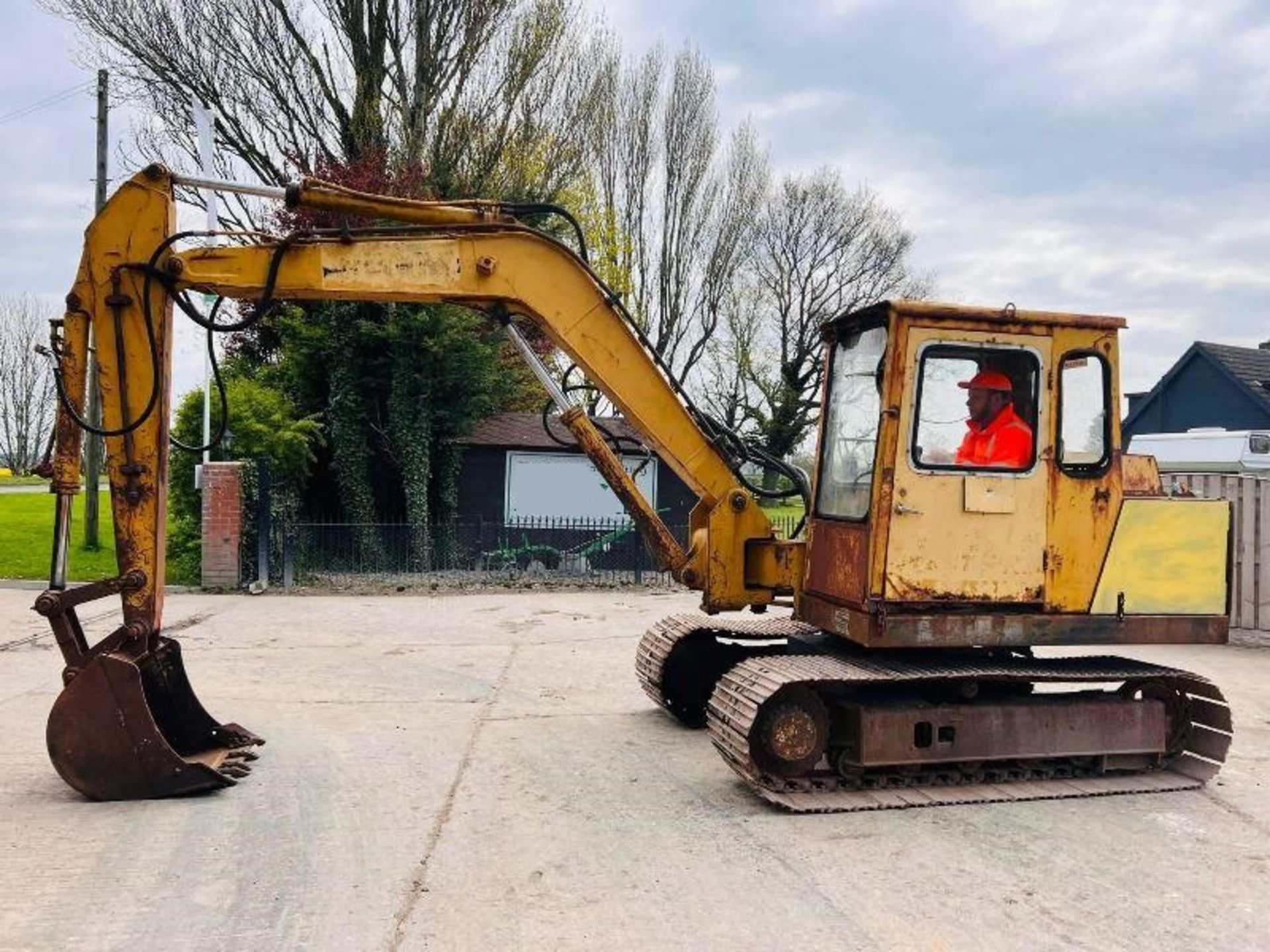 MITSUBISHI MS070U-2 TRACKED EXCAVATOR C/W BUCKET