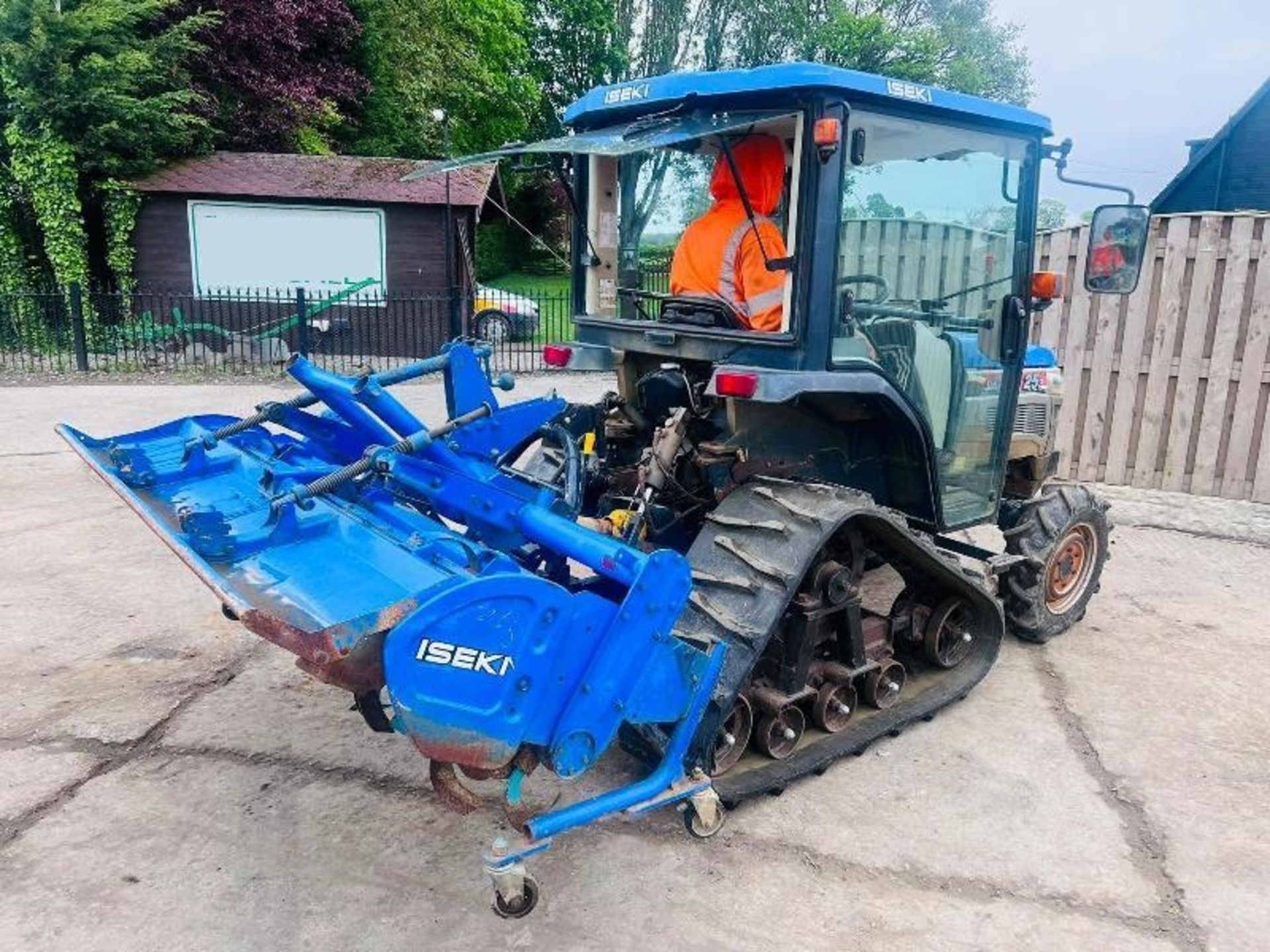 ISEKI TH253 HALF TRACK TRACTOR C/E REAR LINKAGE QUICK HITCH & ROTAVATOR - Image 5 of 17