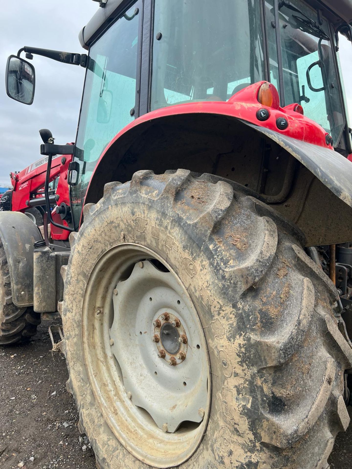 2010 MASSEY FERGUSON 5455 - LOADER TRACTOR - 7700 HOURS - Image 23 of 30