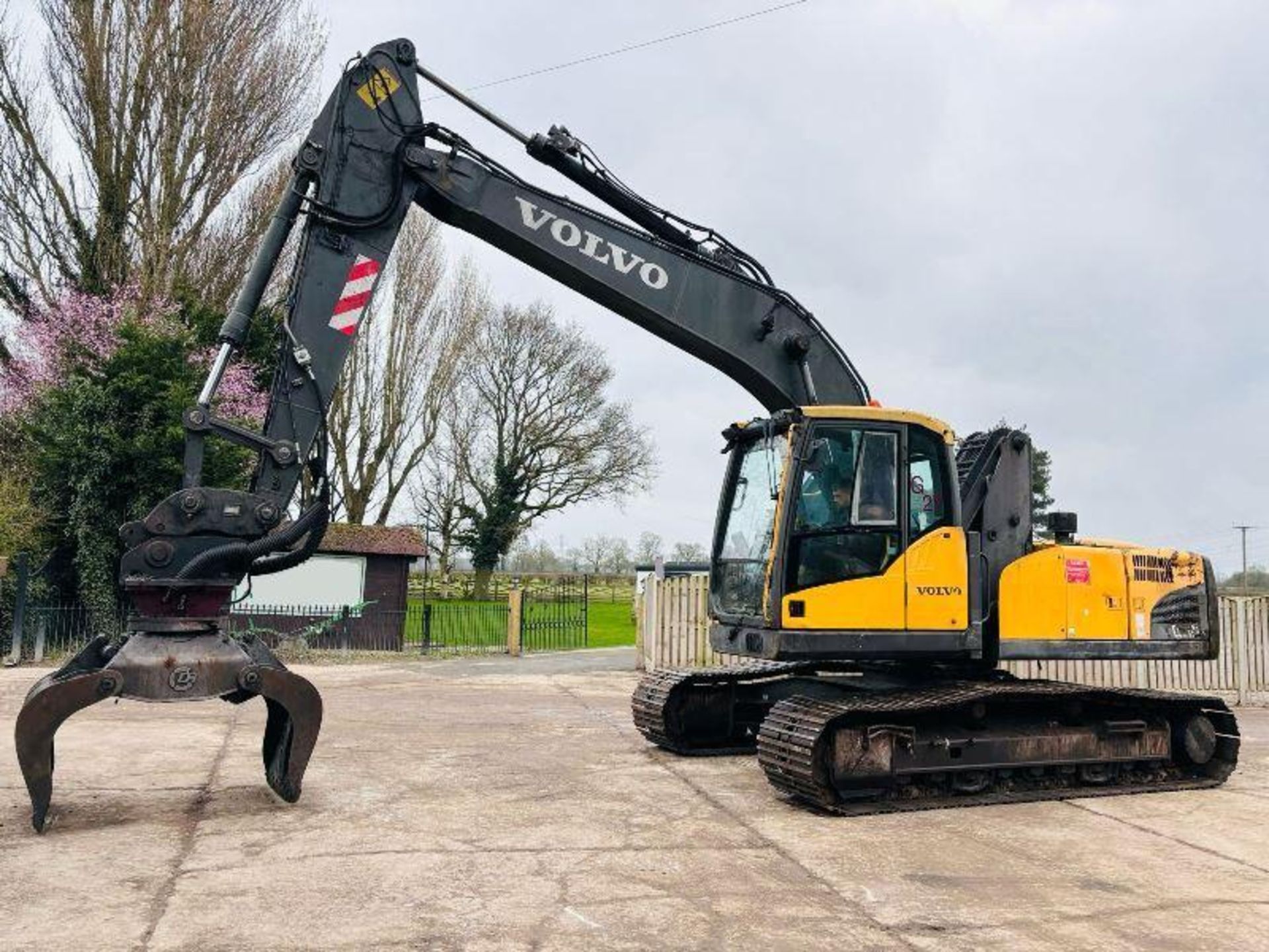 VOLVO EC210L HIGH RISE CABIN TRACKED EXCAVATOR C/W SELECTOR GRAB  - Image 15 of 18