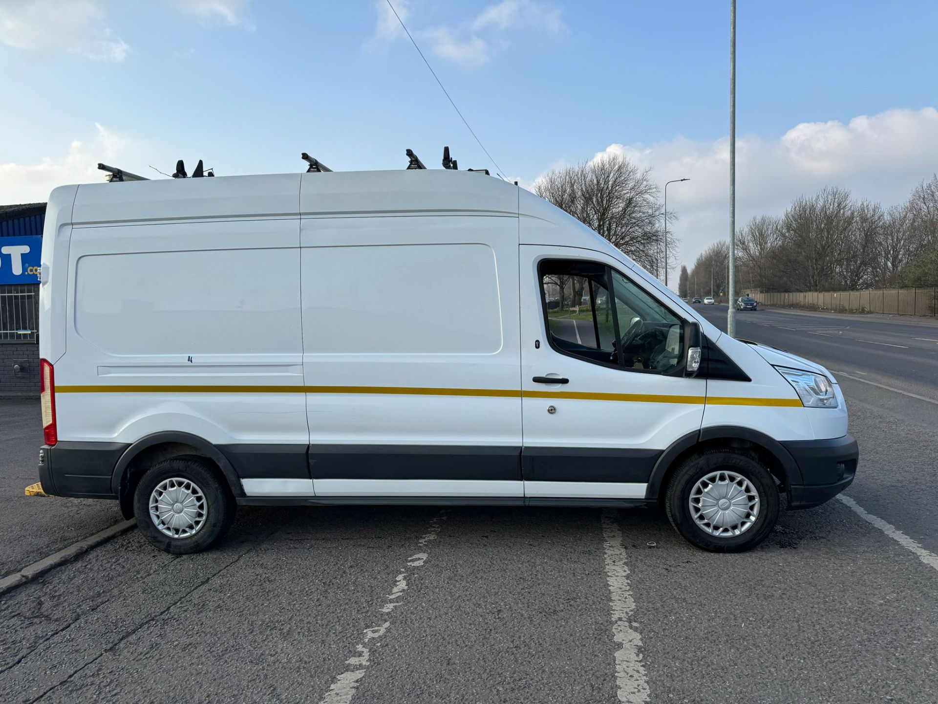 2017 67 FORD TRANSIT 350 PANEL VAN - 147K MILES - EURO 6 - ROOF RACK - TREND MODEL - Image 8 of 12