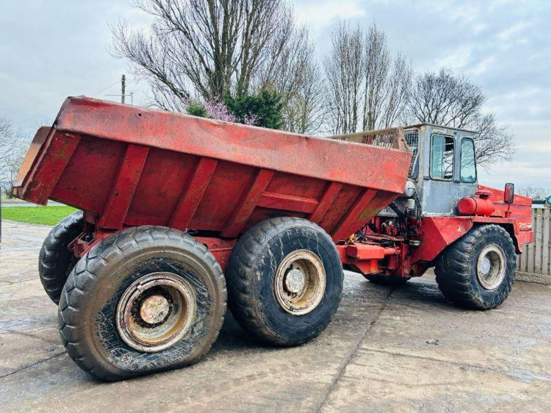 O&K D25 6X6 ARTICULATED DUMP TRUCK - Image 8 of 14