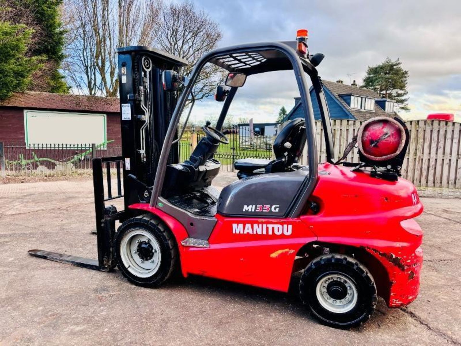 MANITOU MI35G CONTAINER SPEC FORKLIFT *YEAR 2016, 2070 HOURS* C/W SIDE SHIFT - Image 3 of 18
