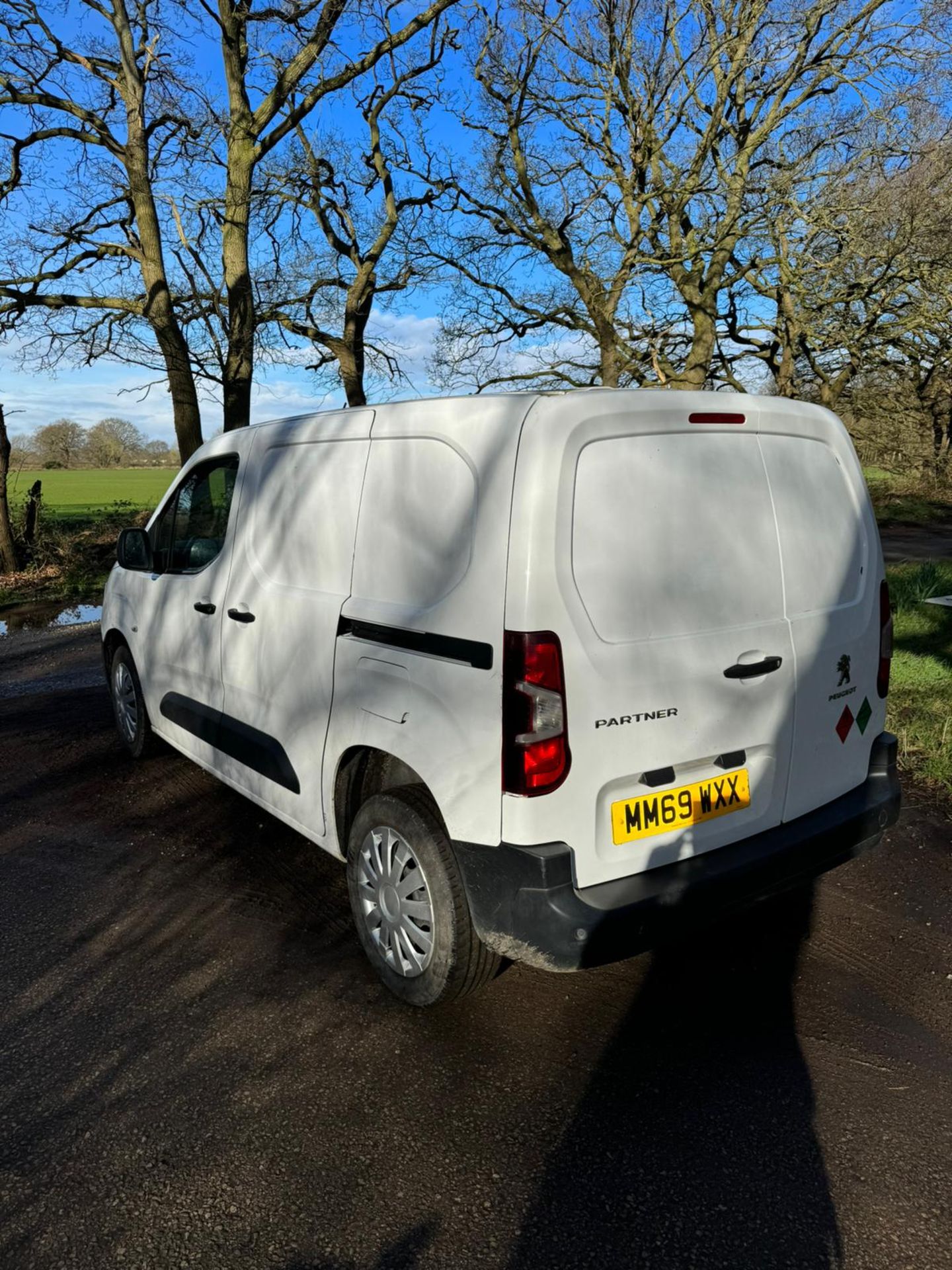 2019 69 PEUGEOT PARTNER PANEL VAN - 130K MILES - 3 SEATS - AIR CON - 1 KEY - Image 4 of 11