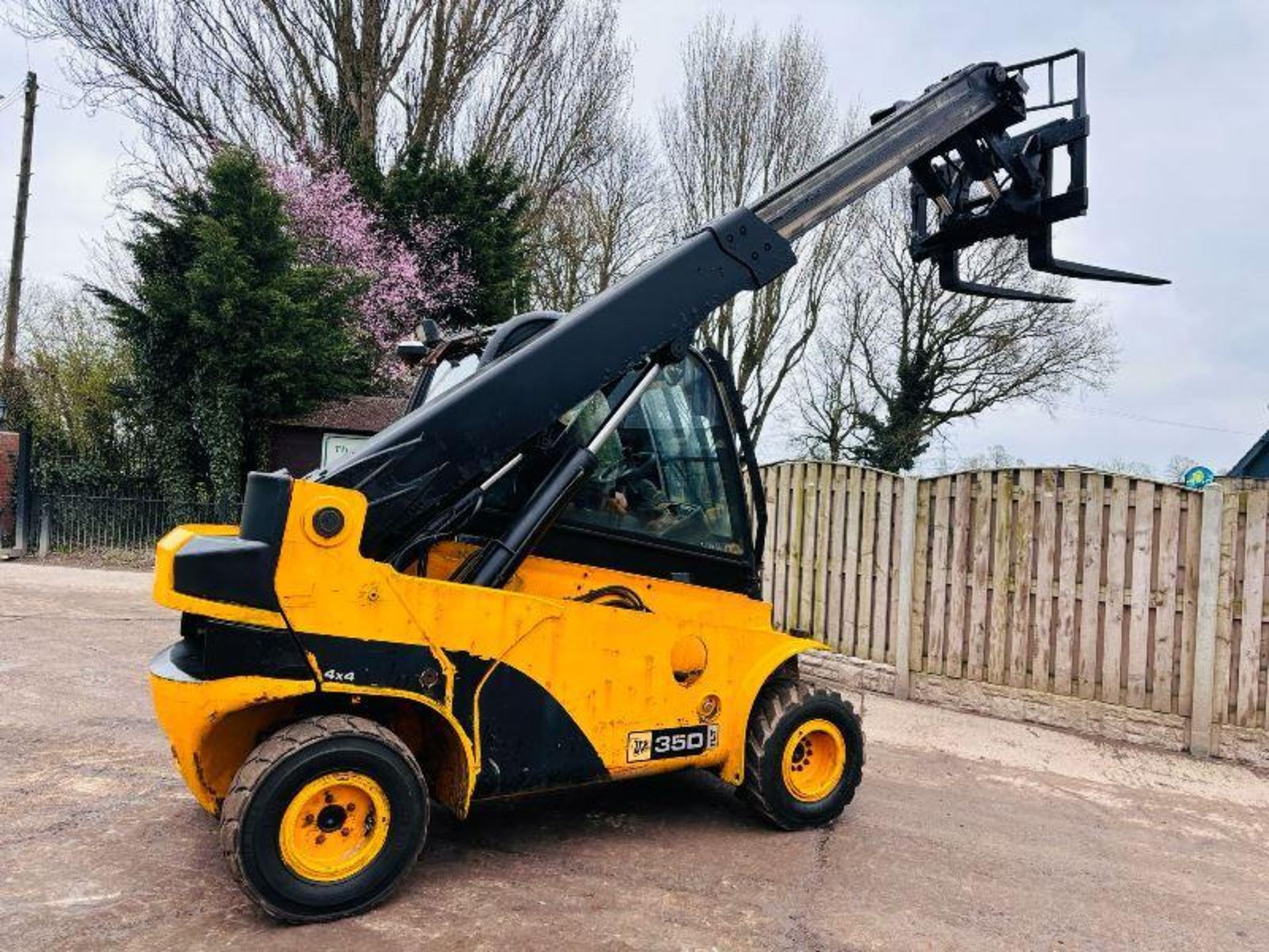 JCB TLT35D 4WD TELETRUCK *YEAR 2010* C/W PALLET TINES  - Image 11 of 17