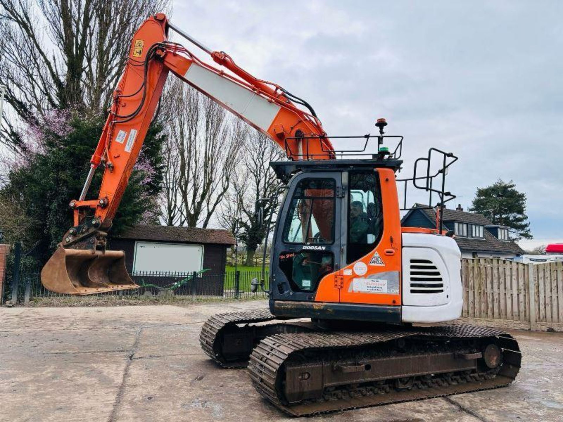 DOOSAN DX140LCR TRACKED EXCAVATOR *YEAR 2016* C/W QUICK HITCH & BUCKET - Image 5 of 19