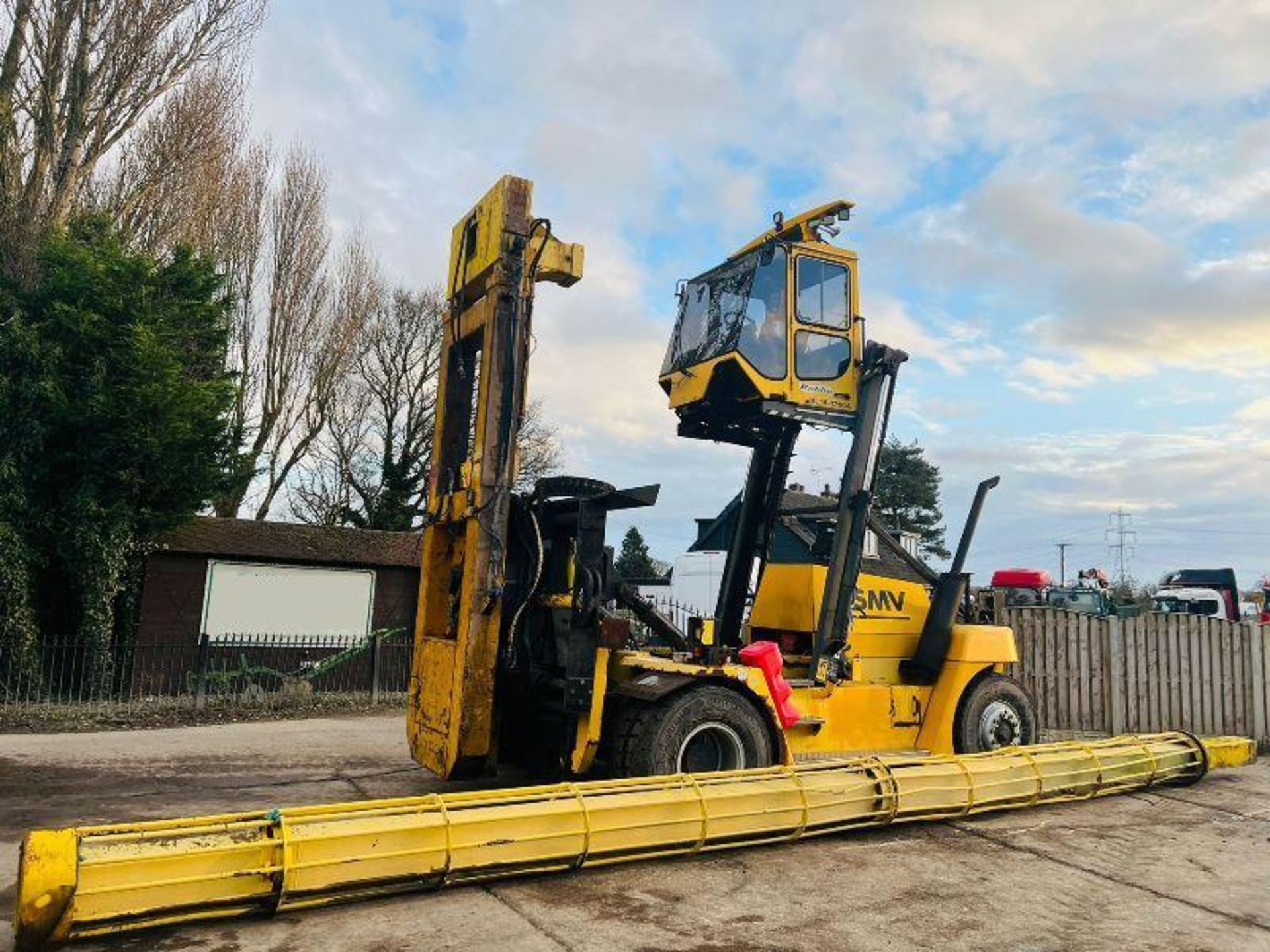 SMV SL16-1200A HIGH RISE CABIN FORKLIFT C/W ROTATING HEAD STOCK & PIPE CARRIER