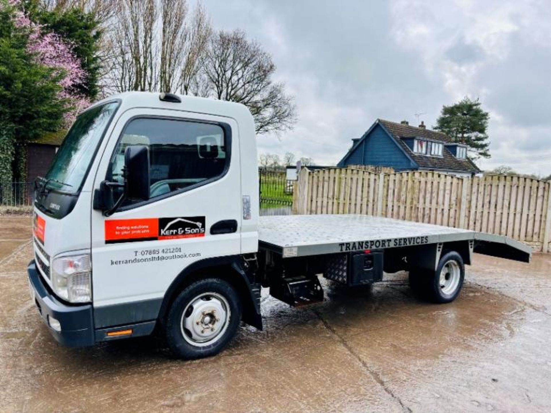 MITSUBISHI FUSO 4X2 BEAVER TAIL LORRY *MOT'D TILL FEBUARY 2025* - Image 16 of 20