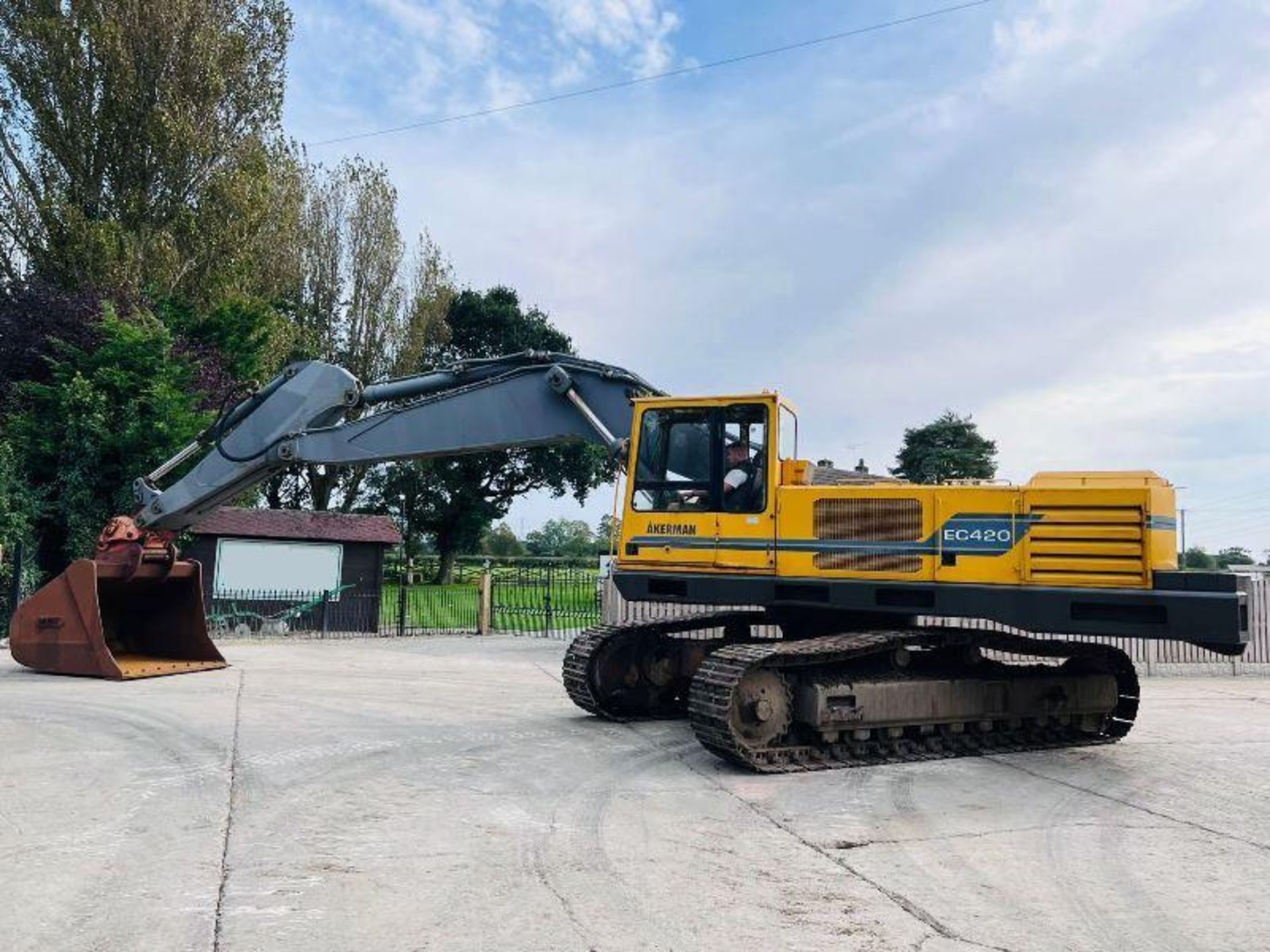 AKERMAN EC420 TRACKED EXCAVATOR C/W DOUBLE LOCKING QUICK HITCH