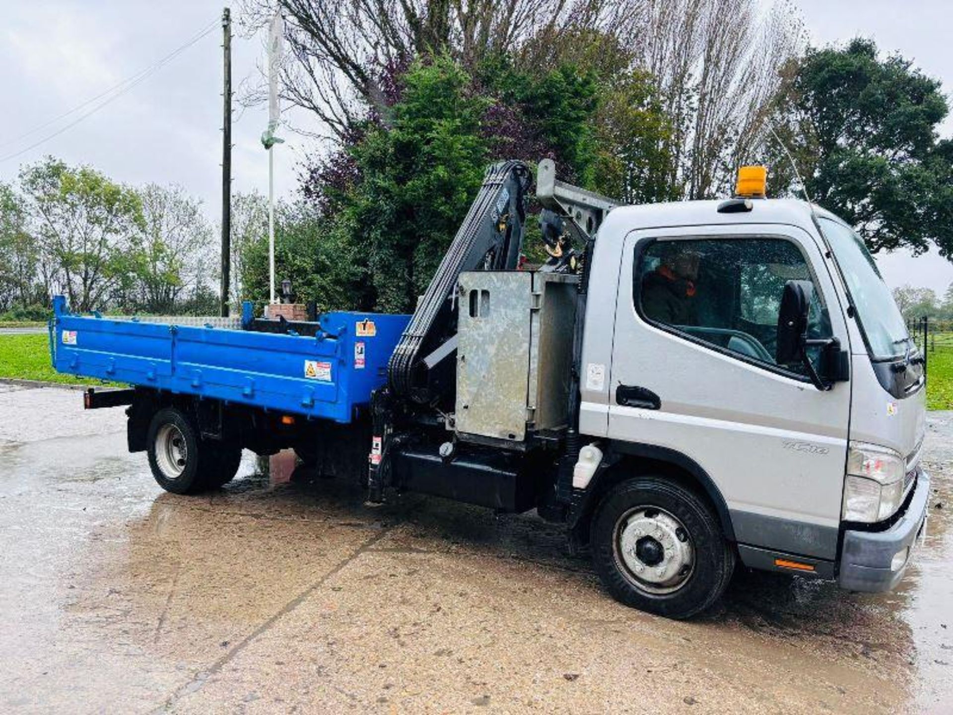 MITSUBISHI CANTER 7C18 4X2 TIPPER LORRY C/W HIAB CRANE