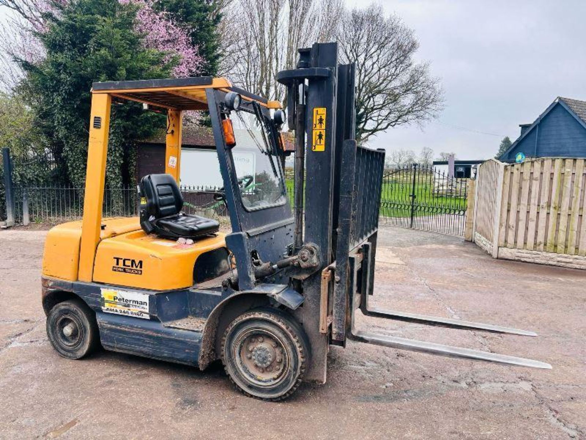 TCM FD25 Z5T DIESEL CONTAINER SPEC FORKLIFT C/W SIDE SHIFT  - Image 3 of 17