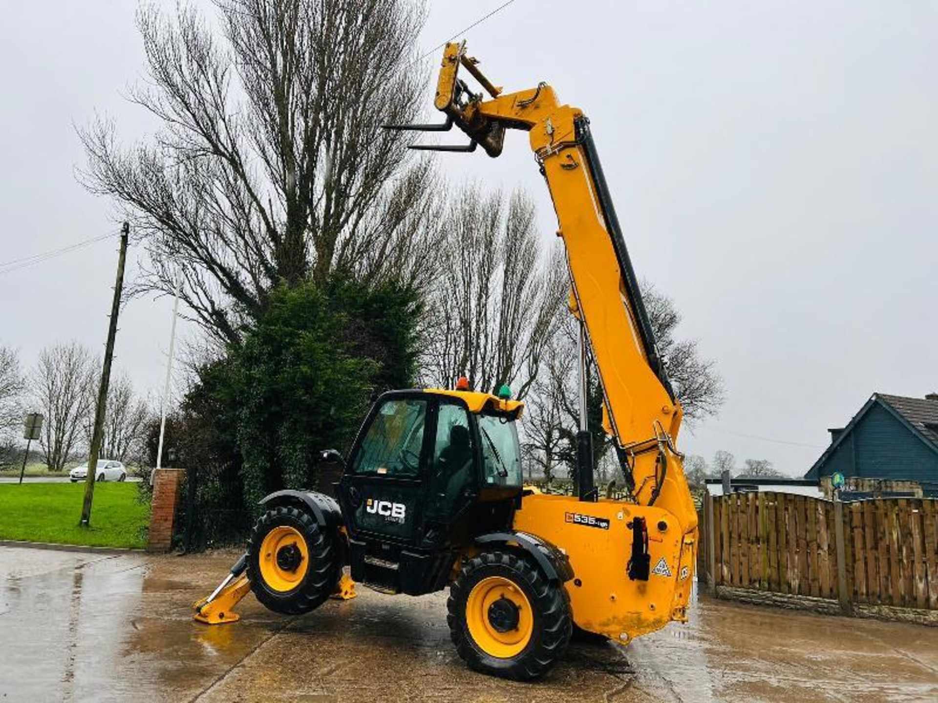 JCB 535-125HI VIZ 4WD TELEHANDLER *YEAR 2019,12.5 METER REACH* C/W PALLET TINES - Image 3 of 16