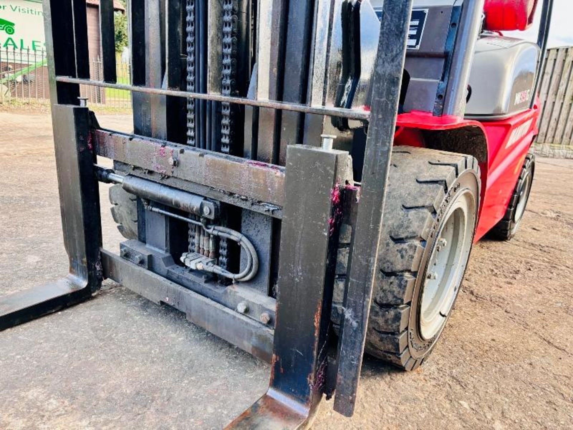 MANITOU MI35G CONTAINER SPEC FORKLIFT *YEAR 2016, 2070 HOURS* C/W SIDE SHIFT - Image 8 of 18