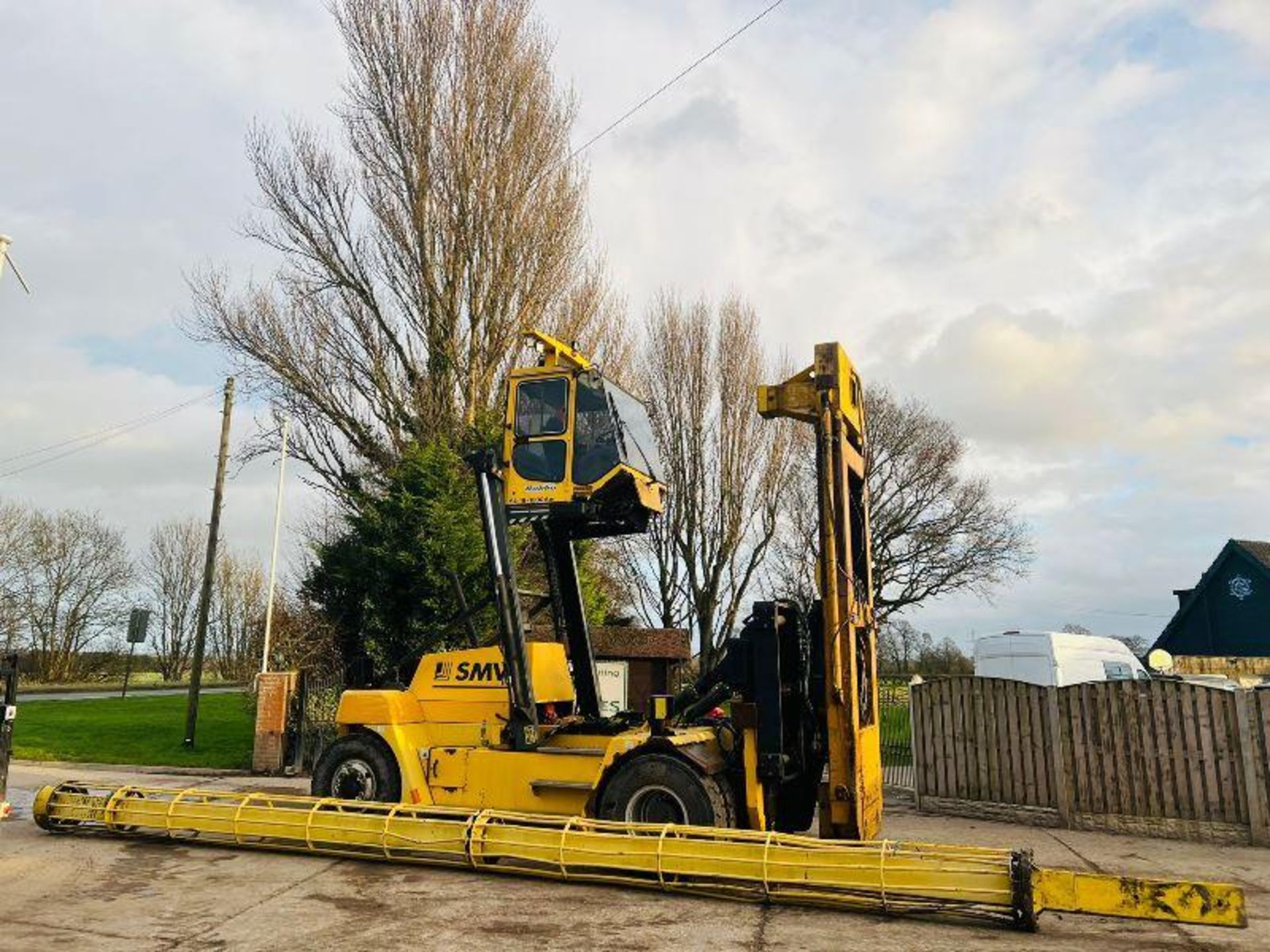 SMV SL16-1200A HIGH RISE CABIN FORKLIFT C/W ROTATING HEAD STOCK & PIPE CARRIER - Image 4 of 19