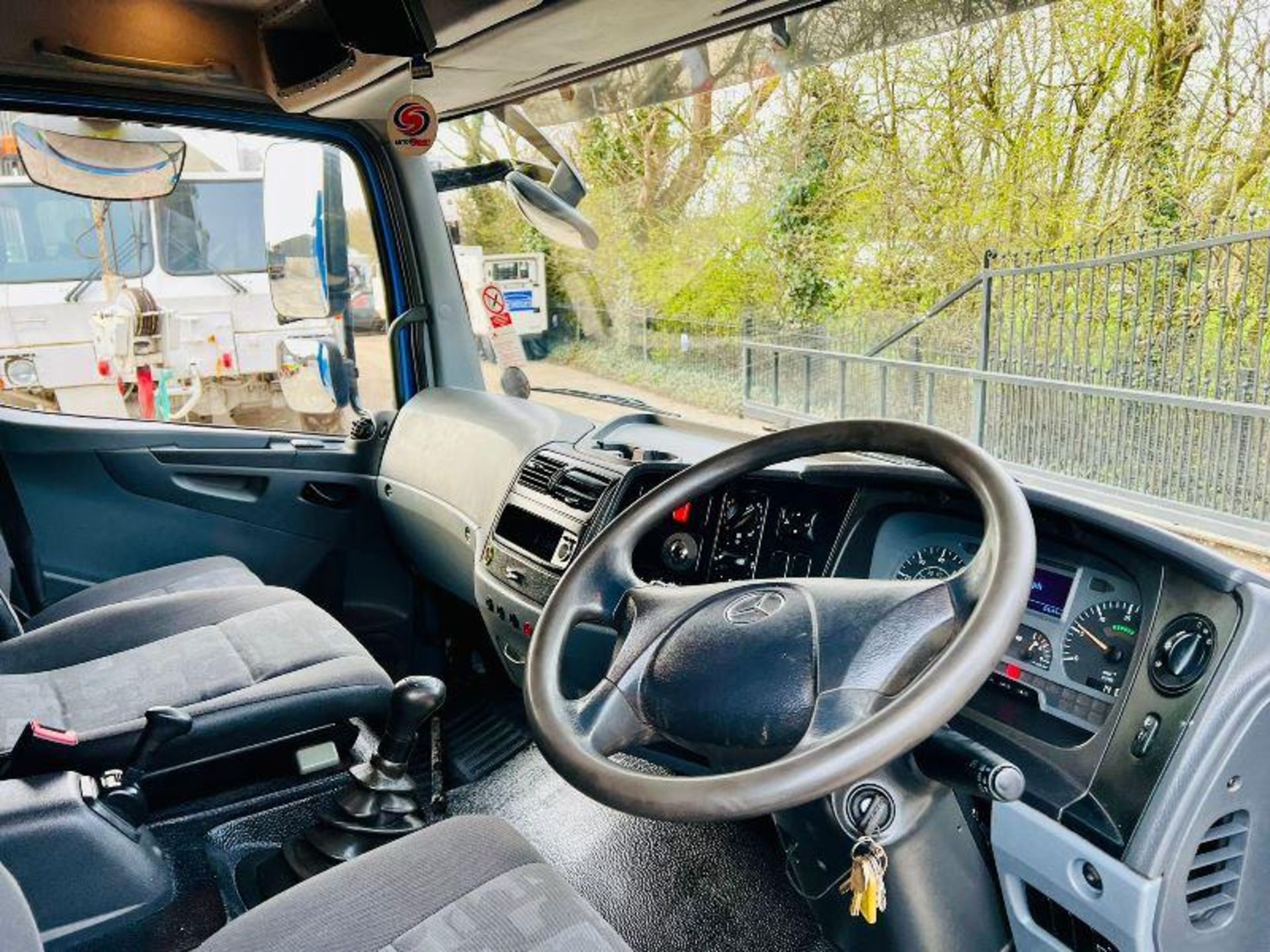 MERCEDES 816 4X2 TIPPER LORRY C/W WINCH & STORAGE LOCKERS  - Image 12 of 19