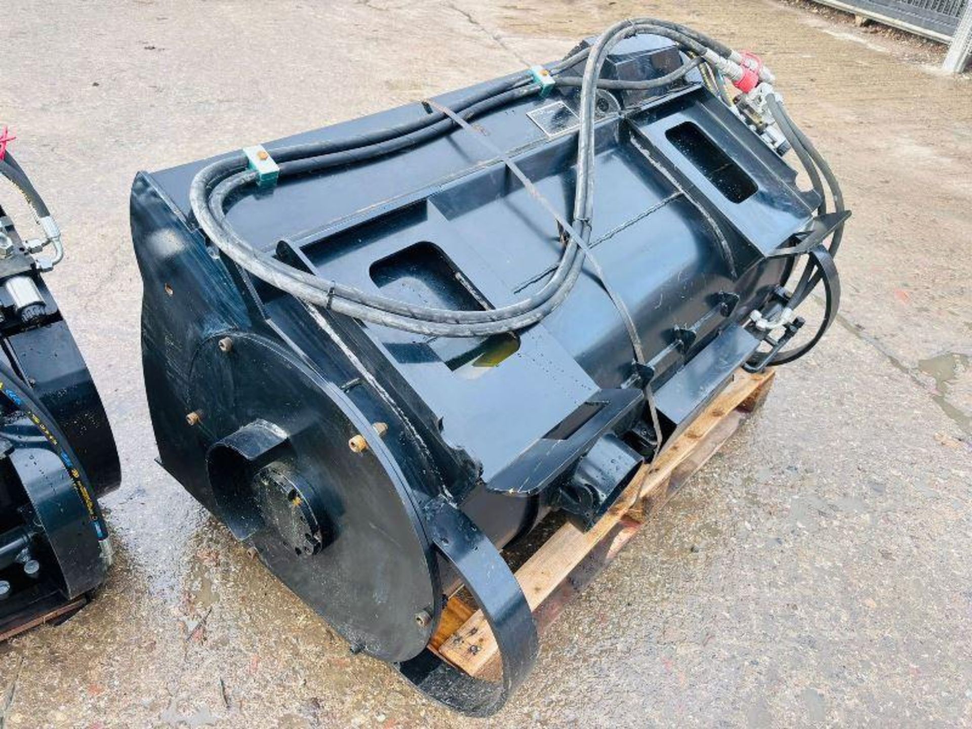 NEW UNUSED ROLFI TL250 HYDUALIC MIXING BUCKET TO SUIT SKID STEER - Image 9 of 14