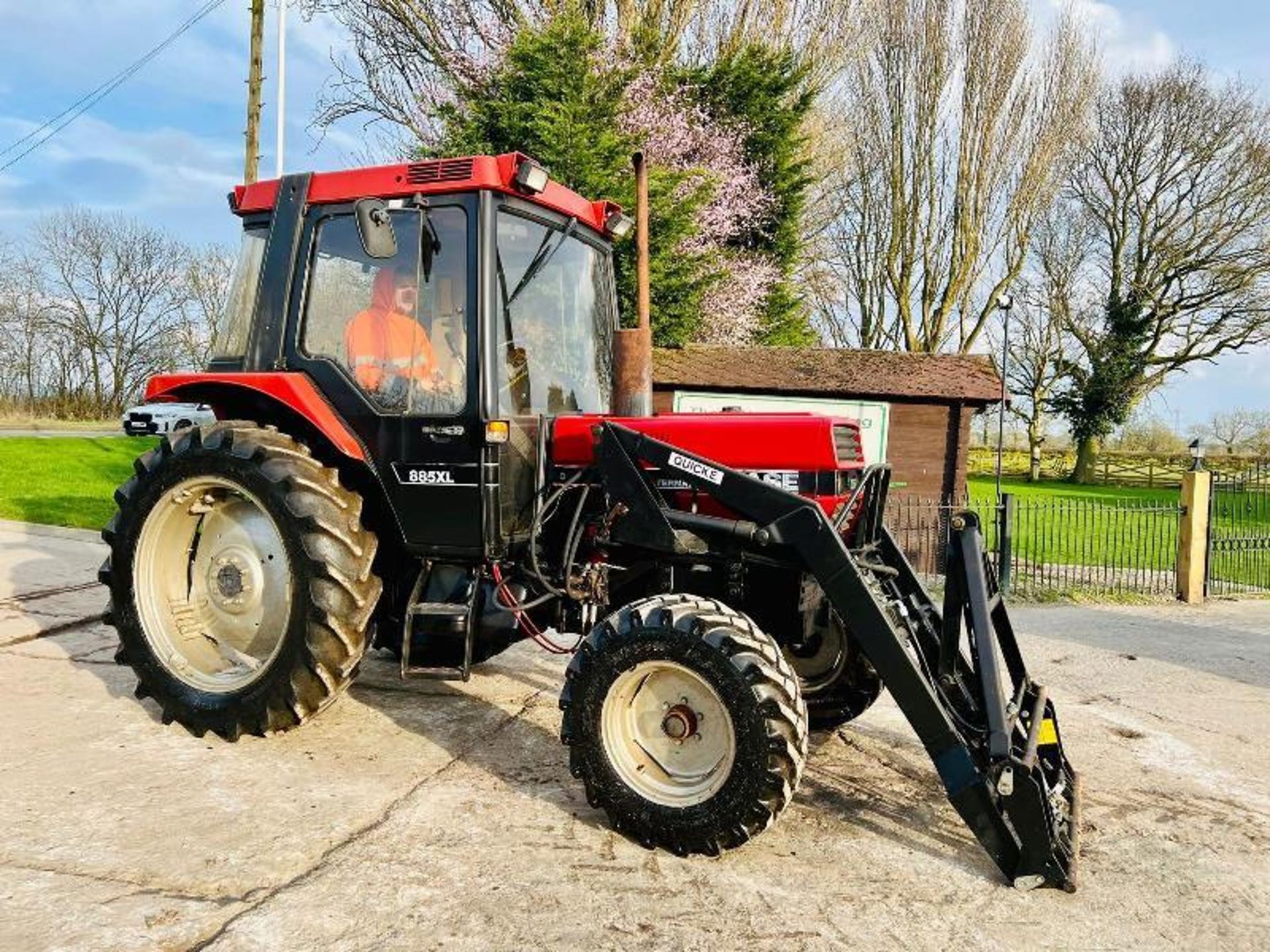 CASE 885XL TRACTOR C/W FRONT LOADER 