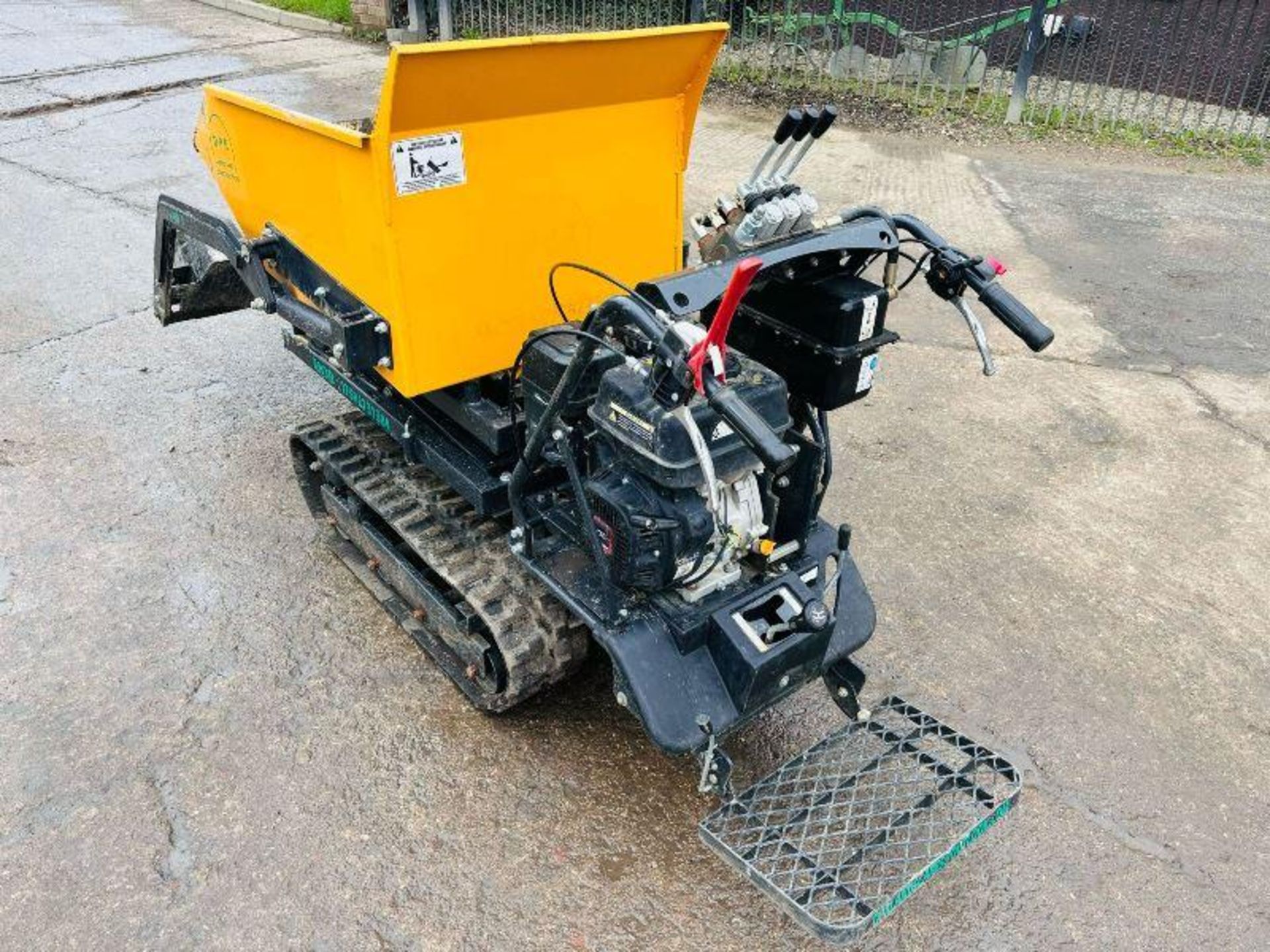 LUMAG SELF LOADING TRACKED PEDESTRIAN HIGH TIP DUMPER C/W RUBBER TRACKS  - Image 10 of 16