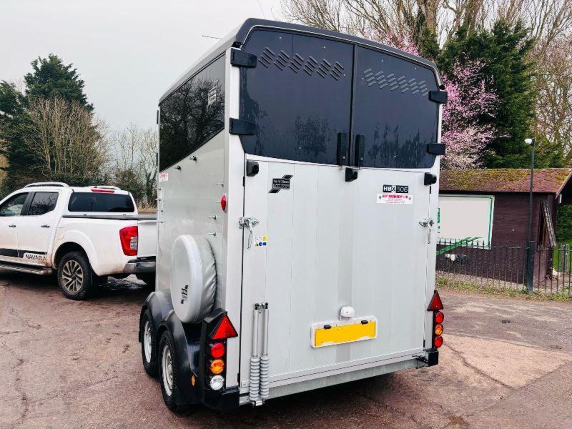 IFOR WILLIAMS TWIN AXLE HORSE BOX *YEAR 2022* C/W PARTITION  - Image 17 of 19
